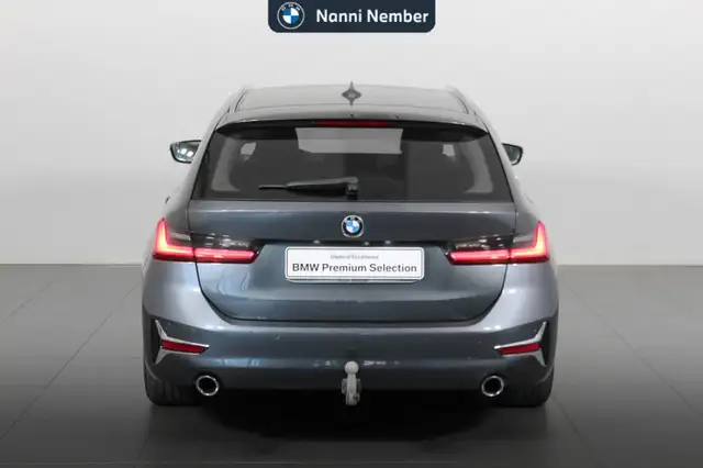 BMW 3 Series view 4