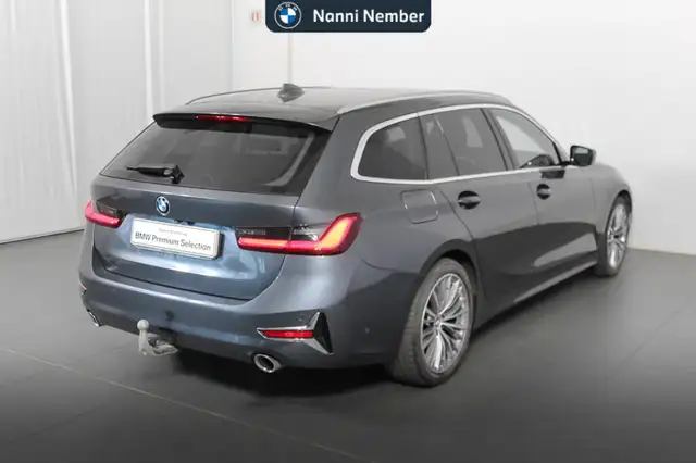 BMW 3 Series view 3