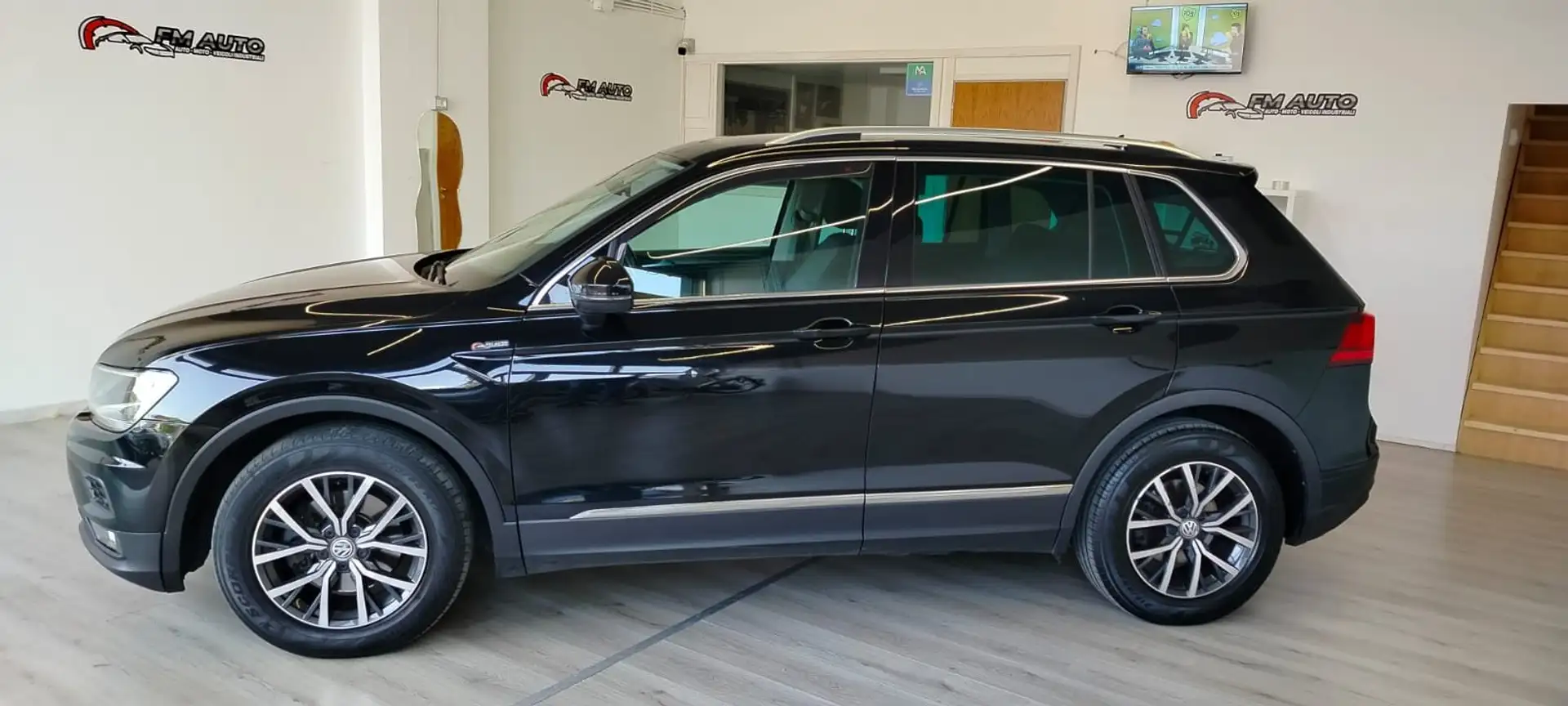 Volkswagen Tiguan 1.6 TDI 115 CV AUTOCARRO N1 Schwarz - 2