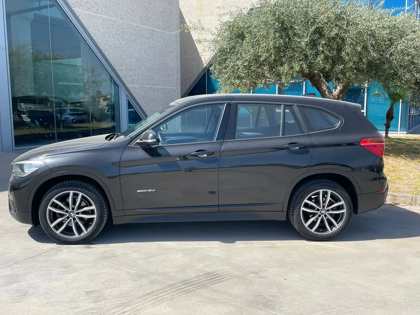 BMW X1 sdrive18d Advantage Negro - 2