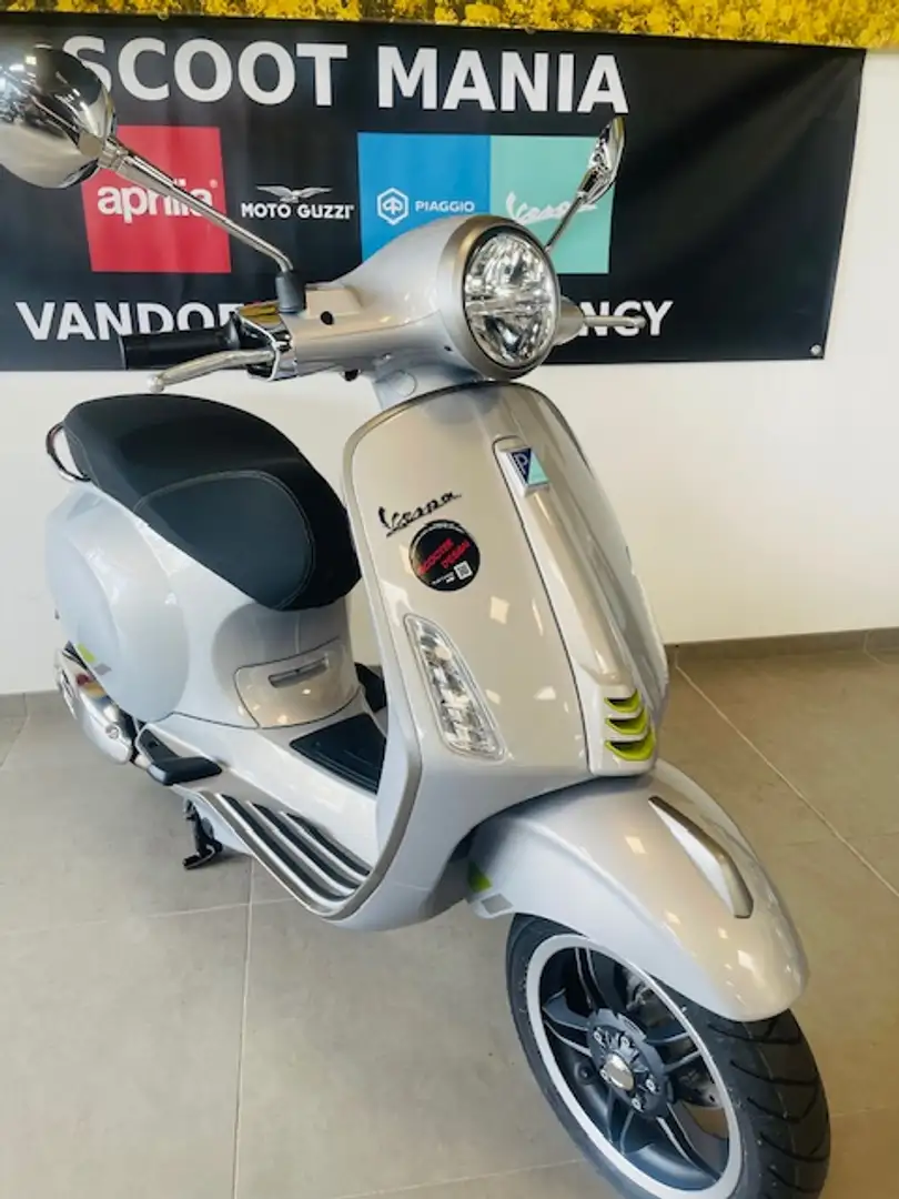 Vespa Primavera 125 Gris - 1