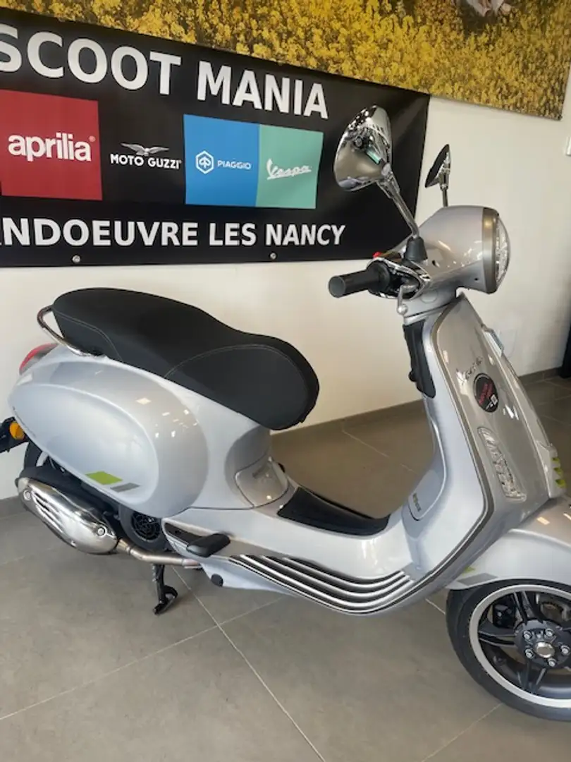 Vespa Primavera 125 Gris - 2