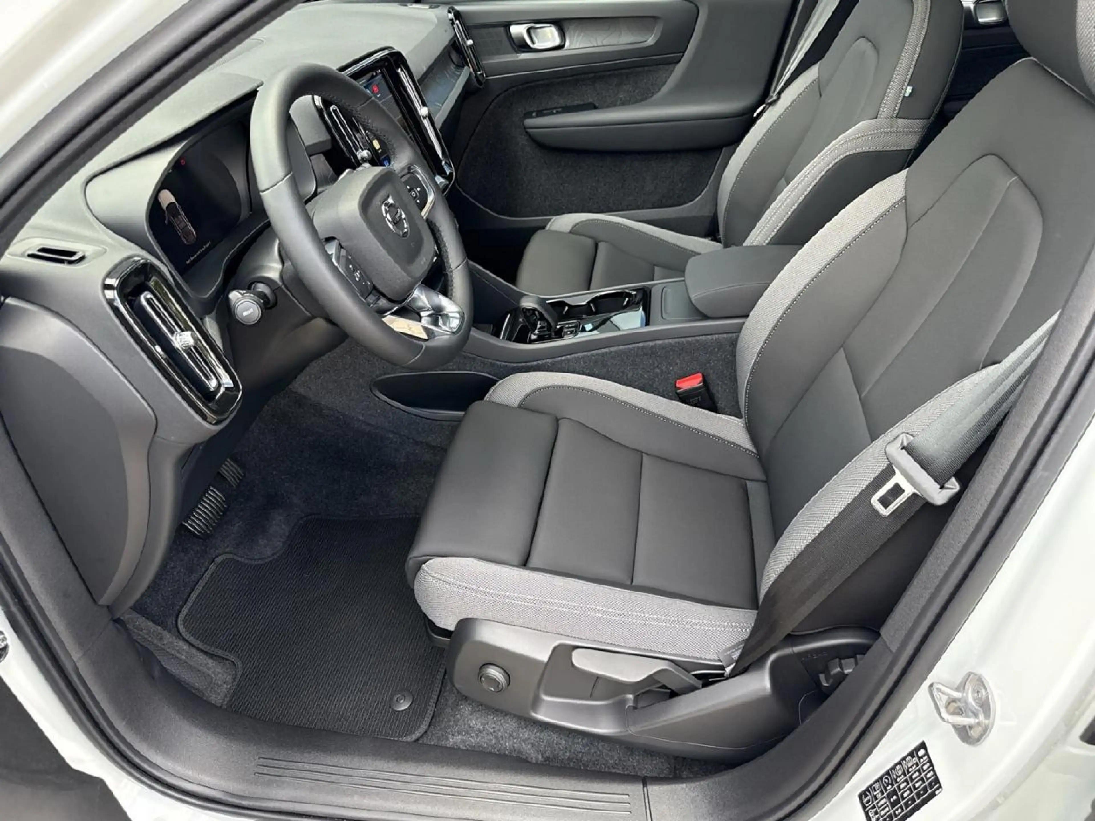 Volvo C40 Plus Single Engine Extended Range RWD — photo 7