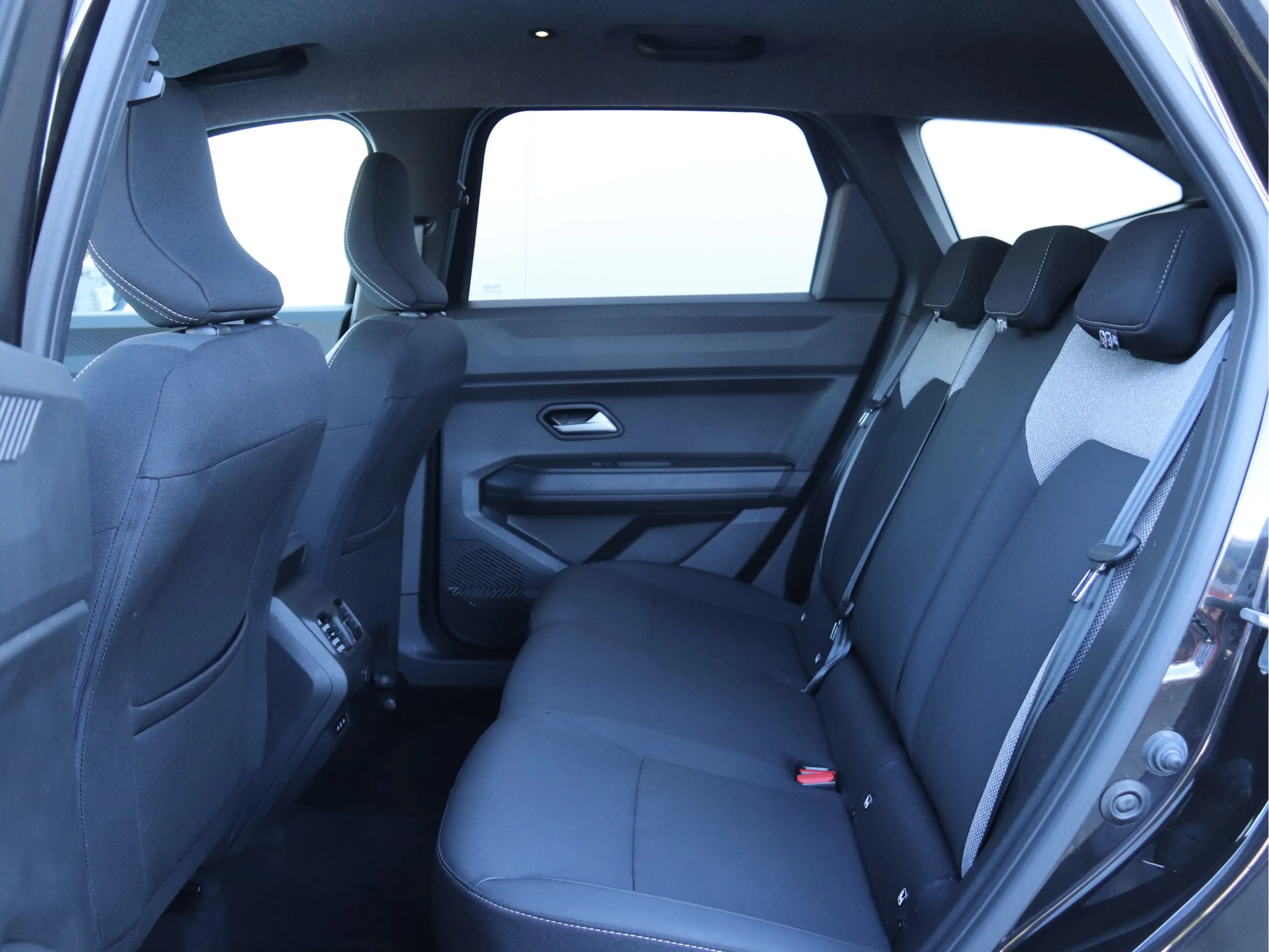 Dacia Bigster 1.8 Hybrid 155 Journey AUTOMAAT / ALL SEASON / WIN — photo 6