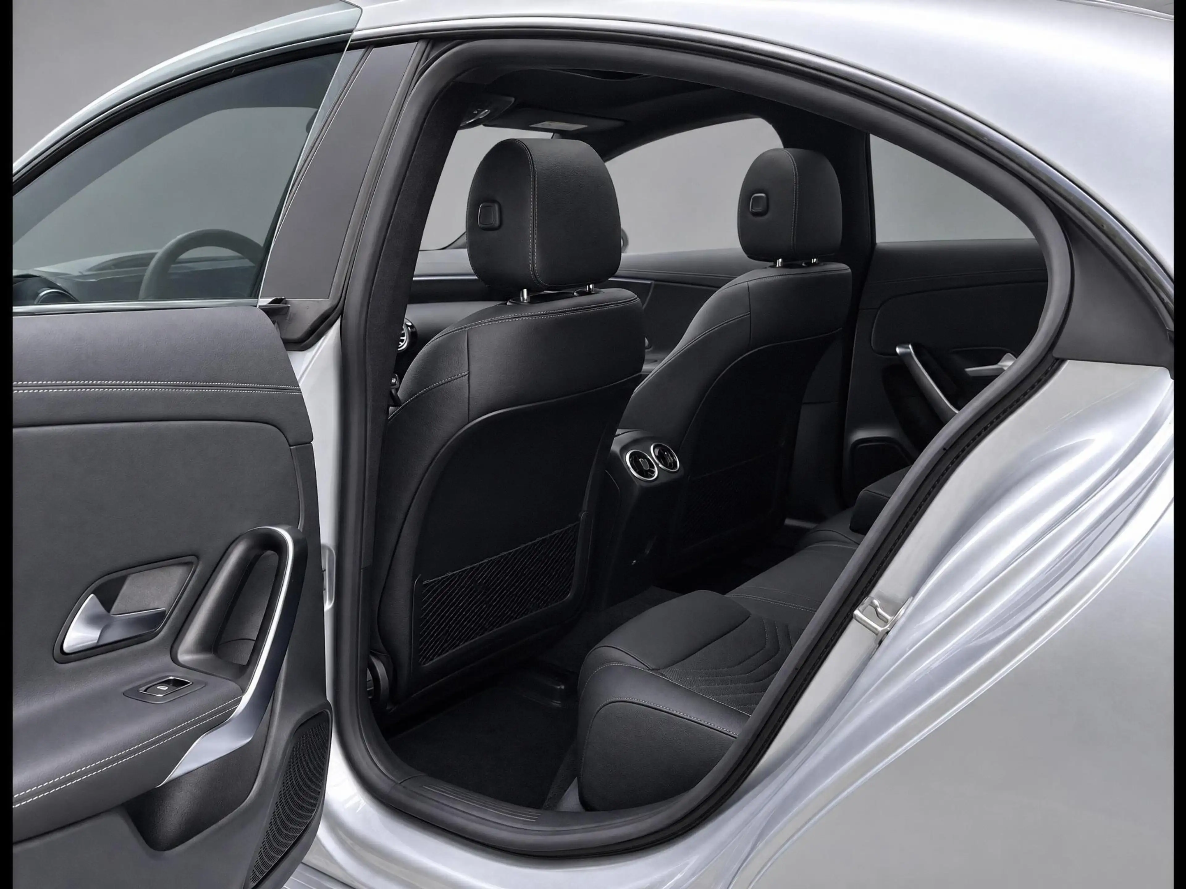 Mercedes-Benz CLA 180 Star Edition Luxury | Night Pakket | Panoramadak | — photo 12