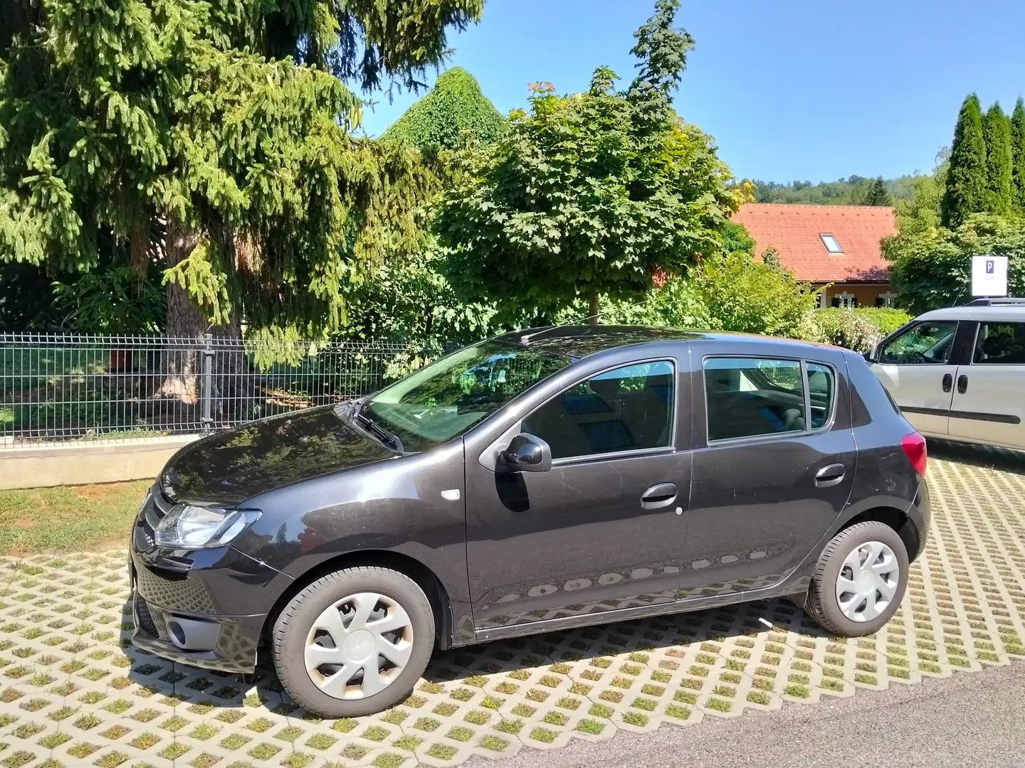 Dacia Sandero Gepflegter Dacia Sandero – 75.149 km – Pickerl gültig Schwarz - 2