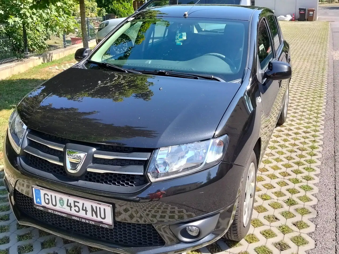 Dacia Sandero Gepflegter Dacia Sandero – 75.149 km – Pickerl gültig Schwarz - 1