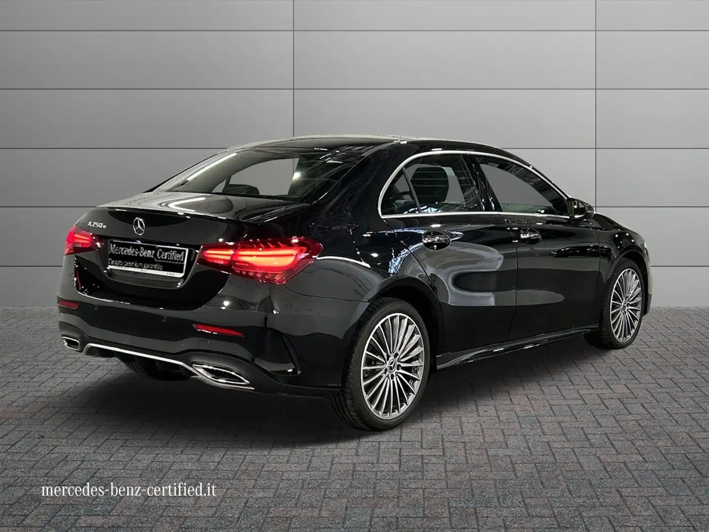 Mercedes-Benz A 250 250 e phev AMG Line Advanced Plus auto Nero - 2