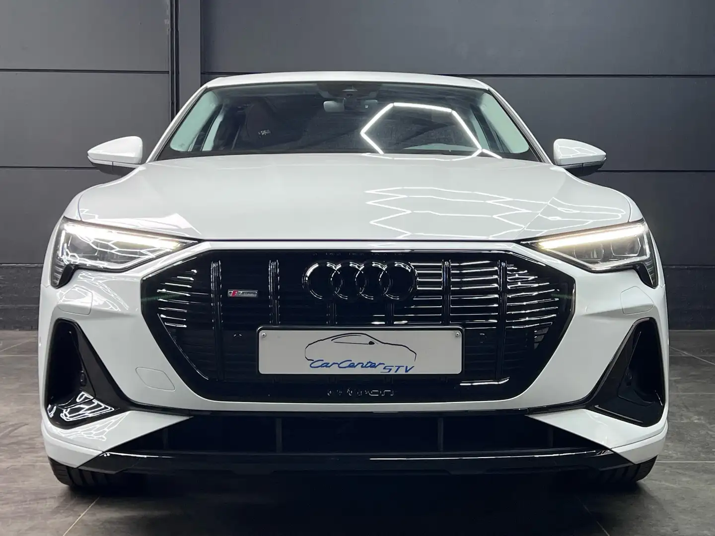 Audi e-tron 55 Quattro 95 kWh / S Line / 17000 km / 2023 Wit - 2