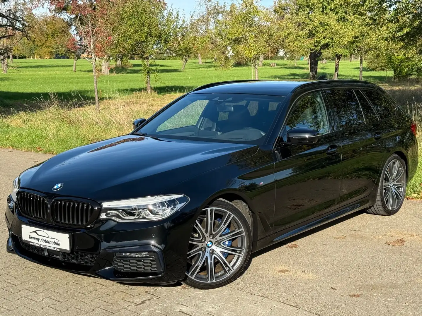 BMW 530 d M Sport LED ACC Leder 360° Kamera 20" Noir - 1