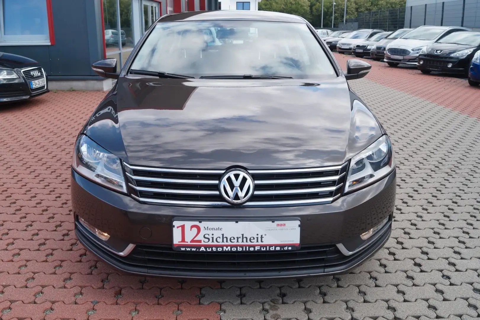Volkswagen Passat Lim. Trendline BlueMotion *1. Hand Negro - 2