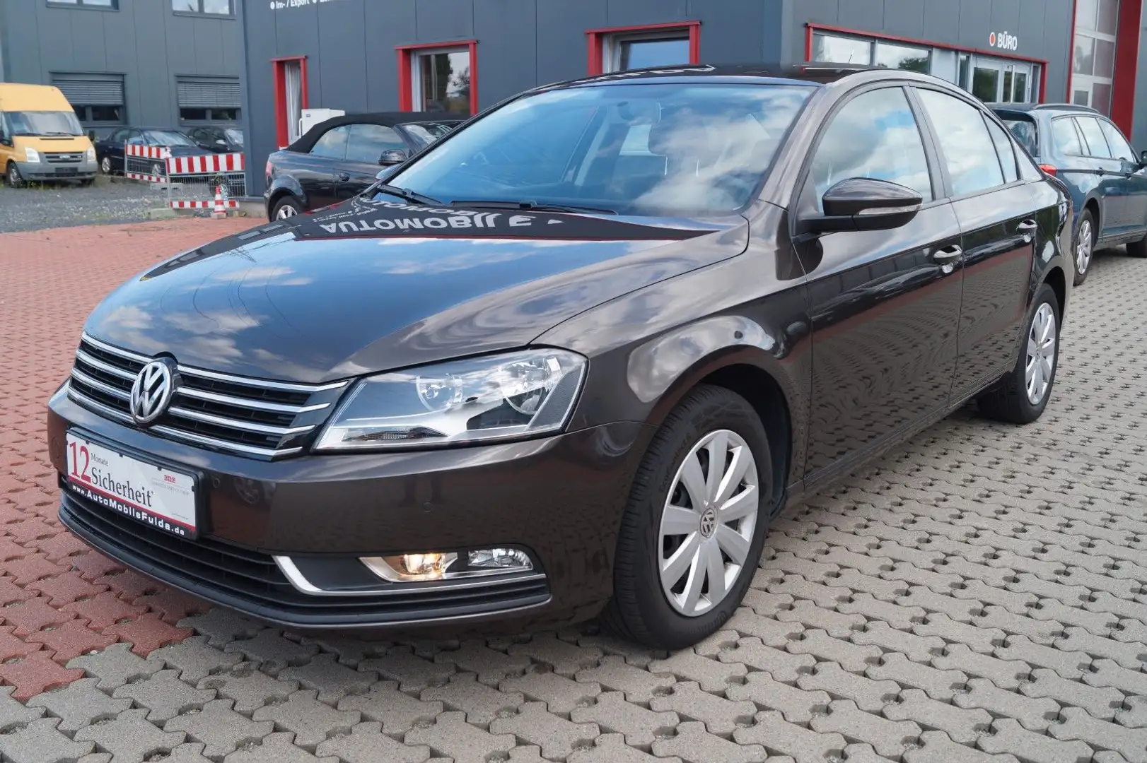 Volkswagen Passat Lim. Trendline BlueMotion *1. Hand Negro - 1