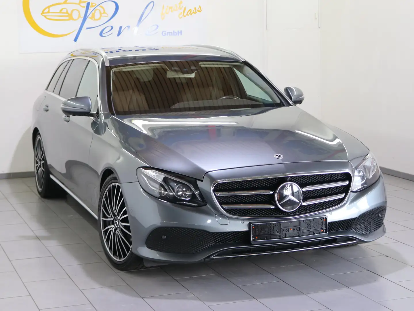 Mercedes-Benz E 400 D T 4M AVANTG/EXCLUSIVE"DSTR+"STNDHZG"AHK"360"MMY" Gris - 1