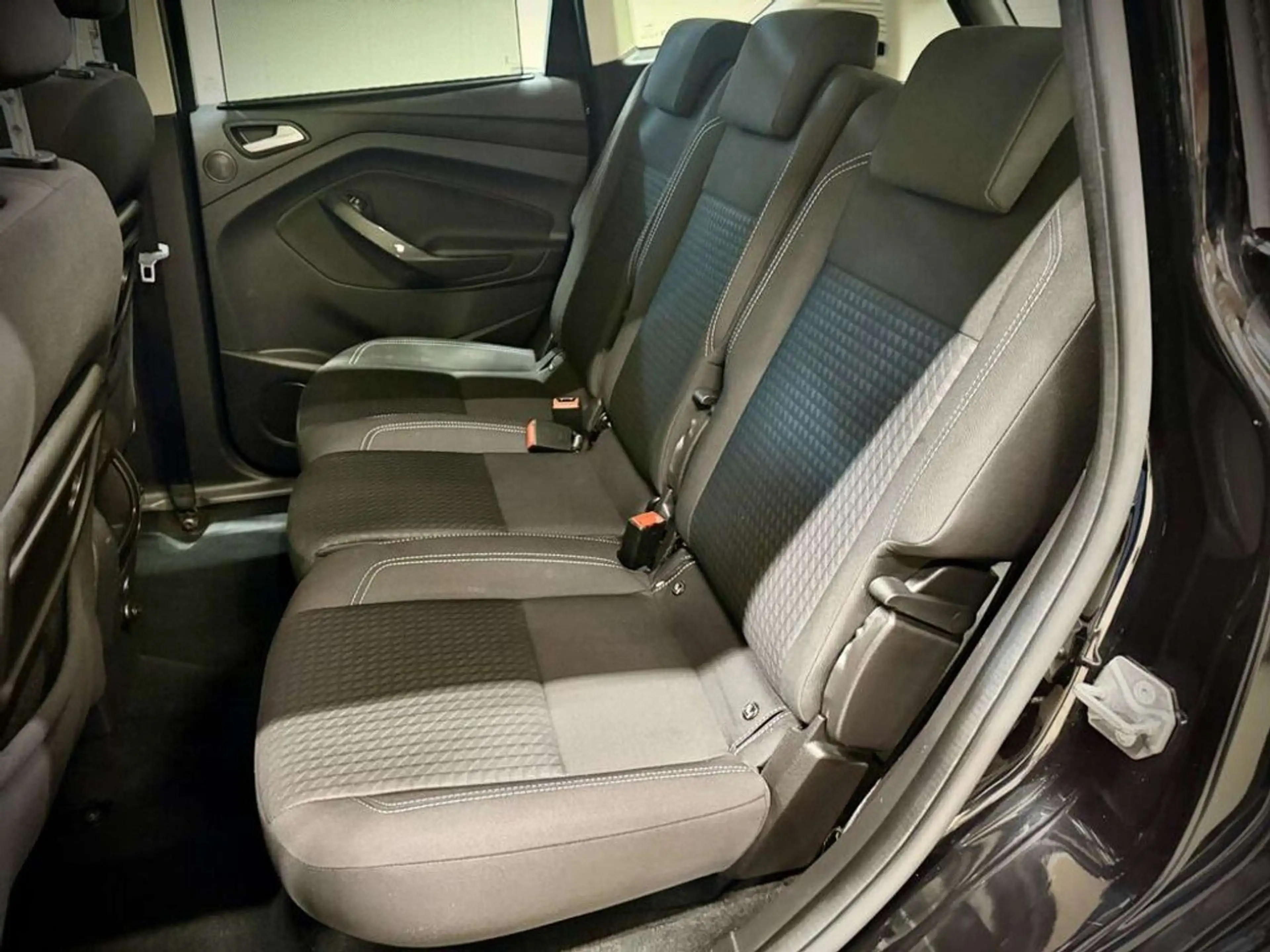 Ford C-Max Trend — photo 14