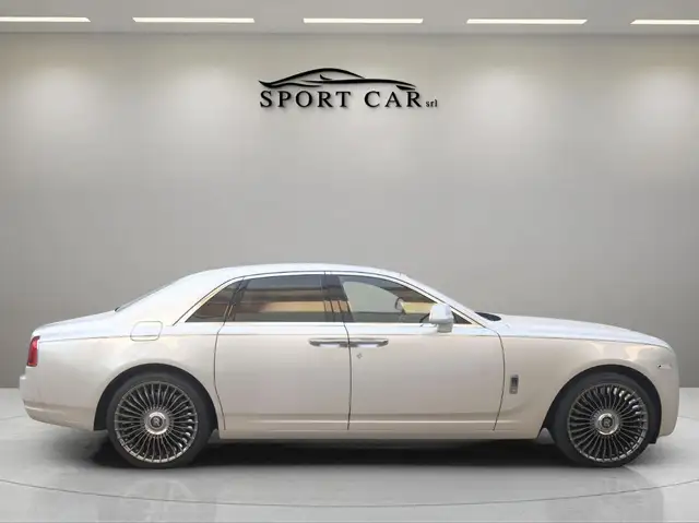 Rolls-Royce Ghost view 5