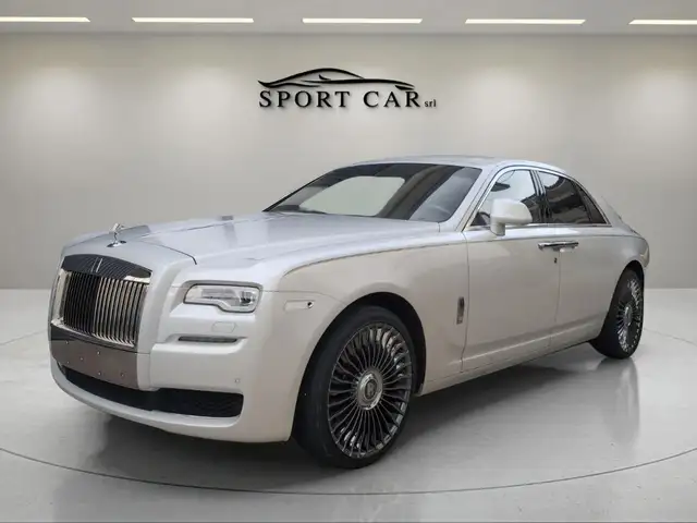 Rolls-Royce Ghost view 2