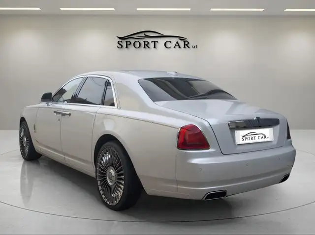Rolls-Royce Ghost view 4