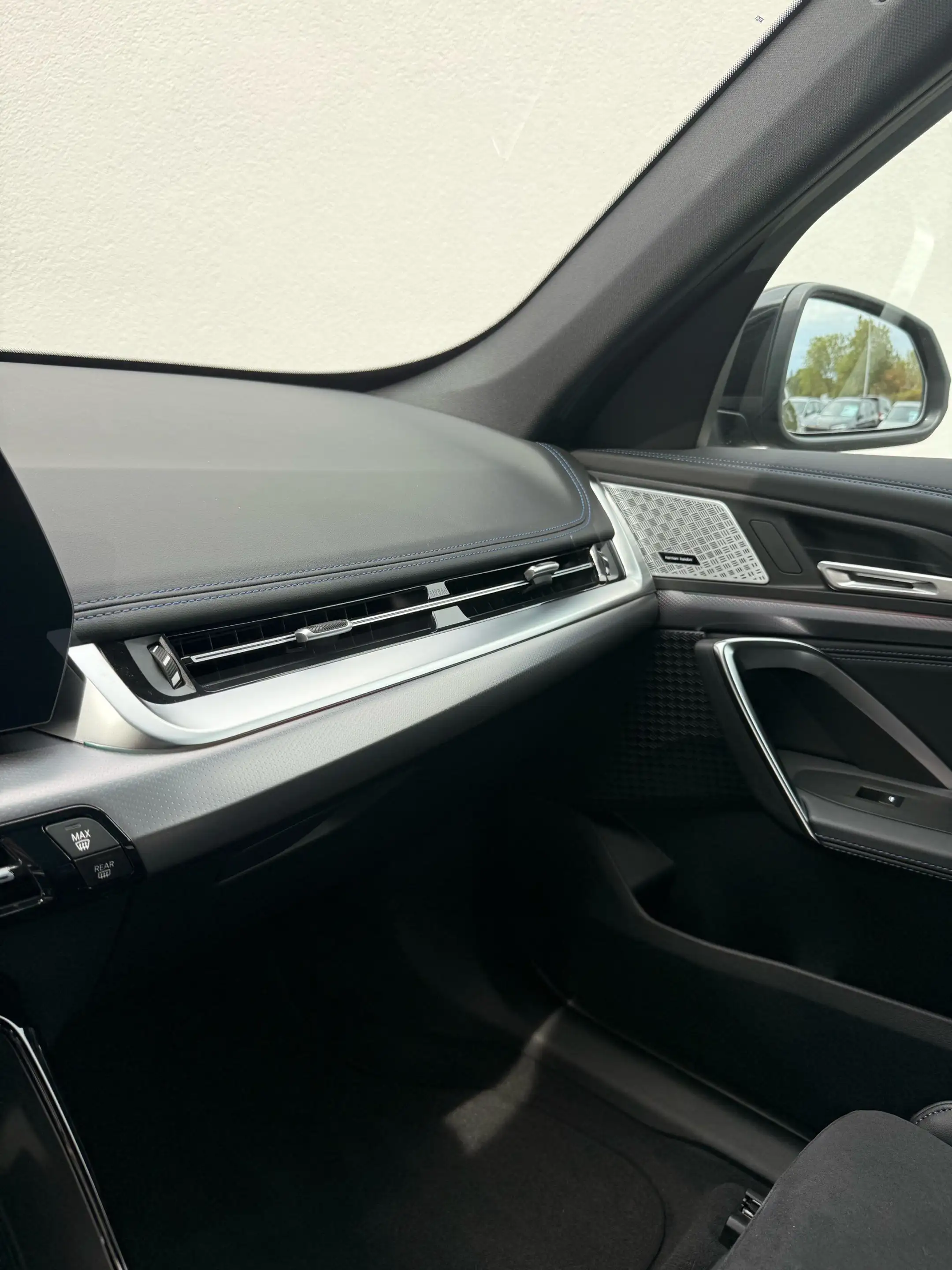 BMW iX1 xDrive20 M SPORT+HUD+AHK+KAMERA+ACC+HK SOUND — photo 15