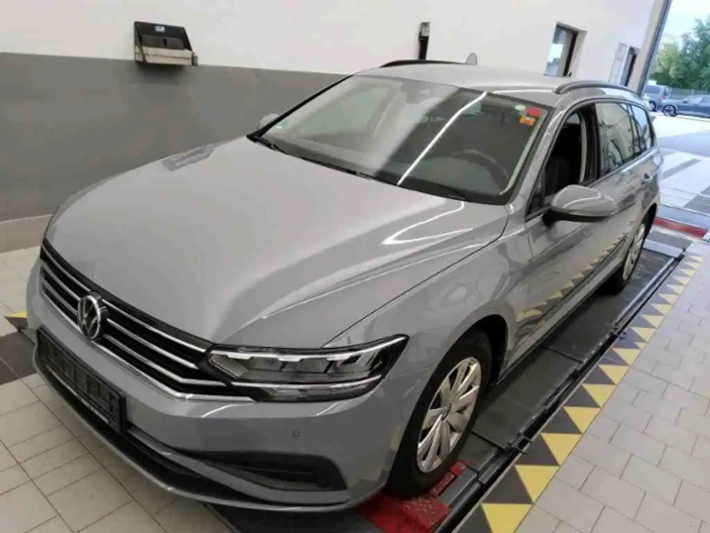 Volkswagen Passat Variant 1.5 TSI DSG LED+NAVI+RFK+ACC+SIHZ Grau - 2