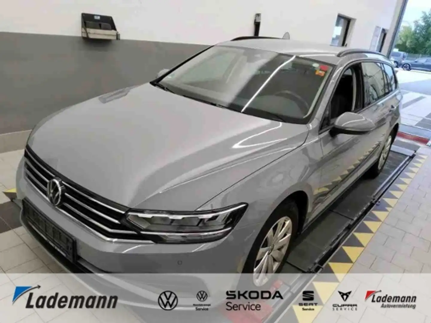 Volkswagen Passat Variant 1.5 TSI DSG LED+NAVI+RFK+ACC+SIHZ Grau - 1