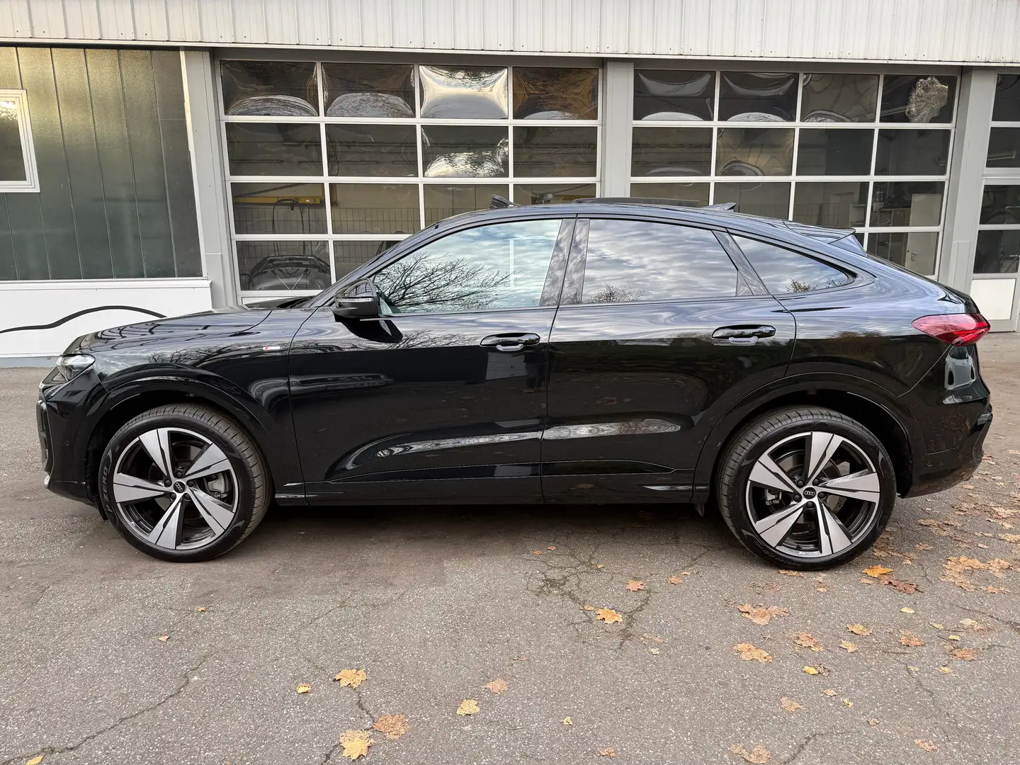 Audi Q5 Sportback 40TDI quattro / Pano / 21Zoll / 2xSLine Schwarz - 2