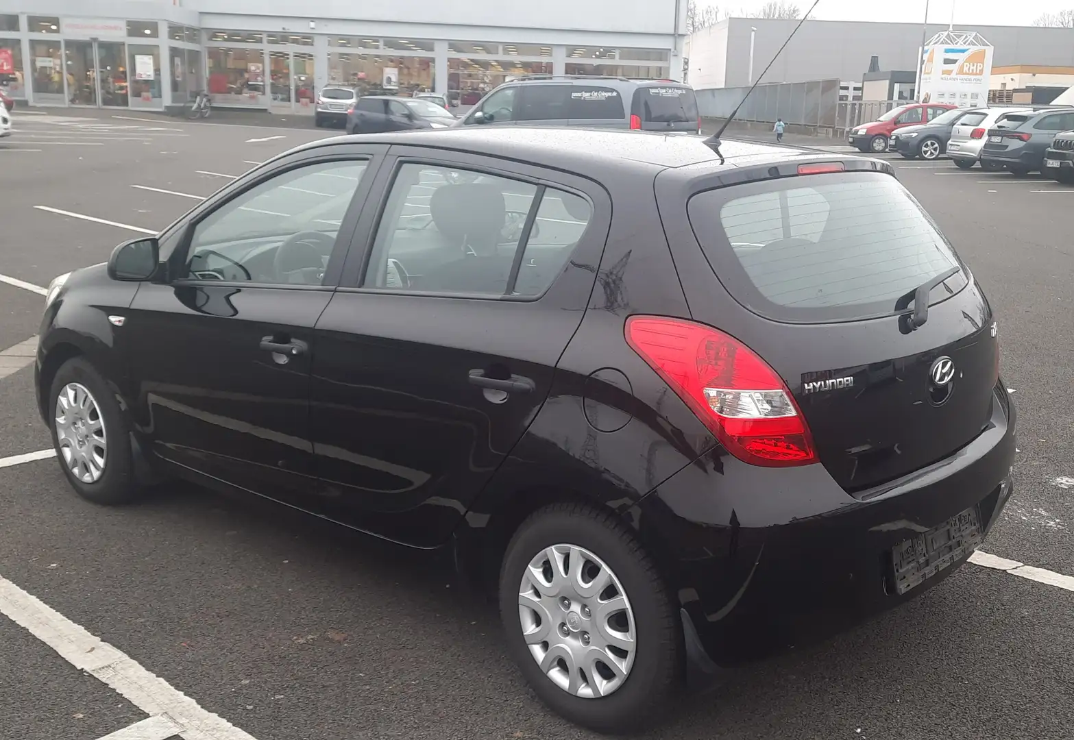 Hyundai i20 i20 1.4 Automatik Style Automatik-Klima Schwarz - 2