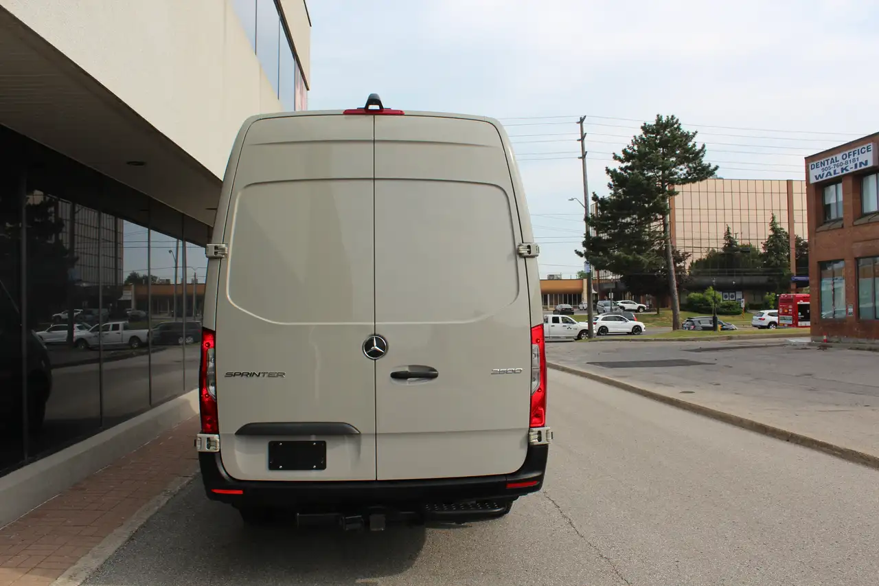 Mercedes-Benz Sprinter снимка Mercedes-Benz Sprinter