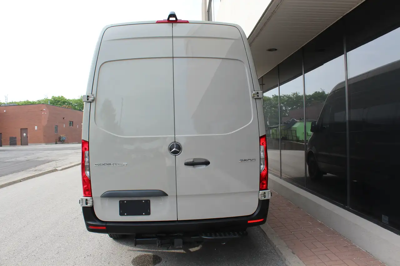 Mercedes-Benz Sprinter снимка Mercedes-Benz Sprinter