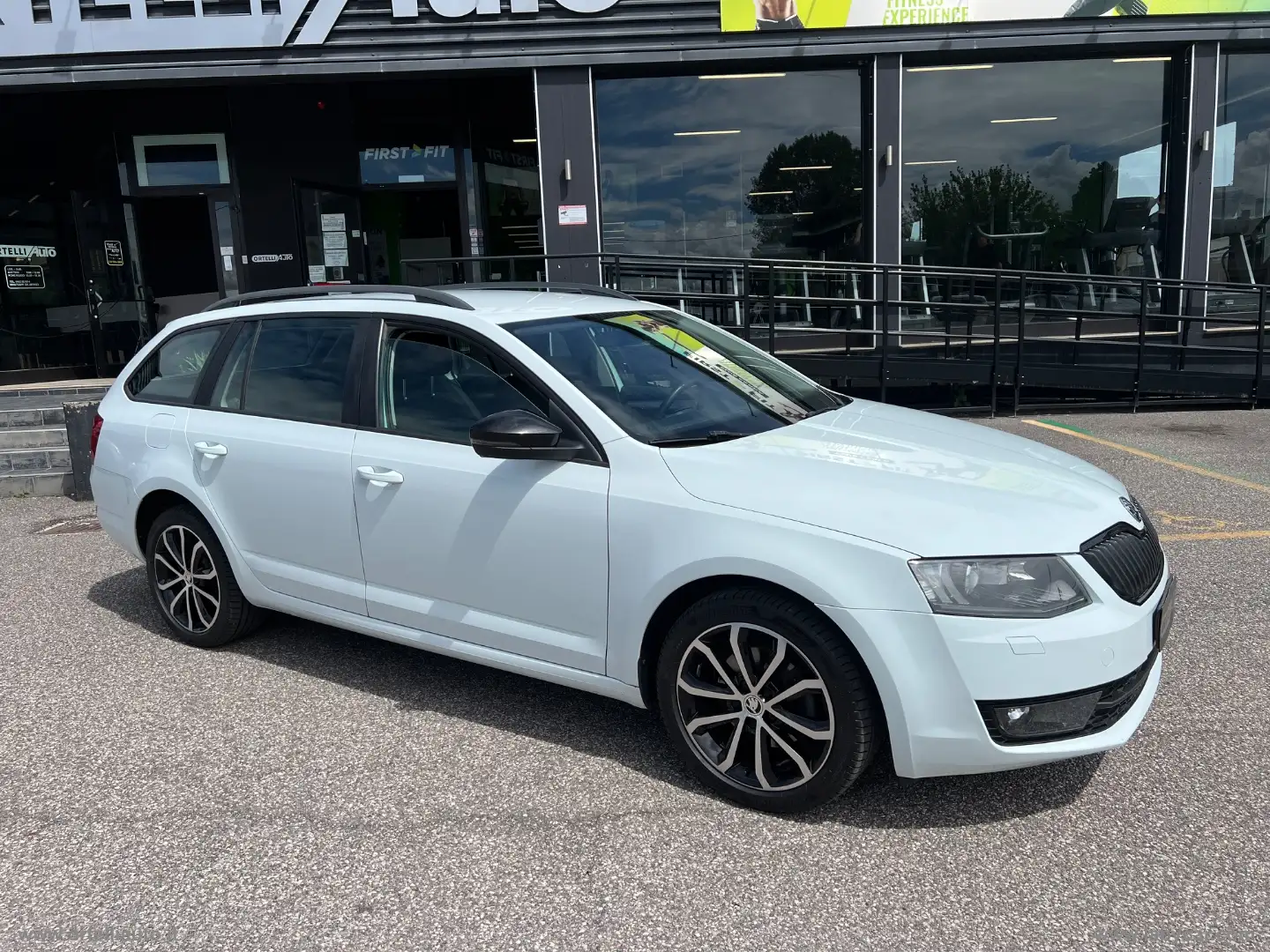Skoda Octavia 1.4 TSI DSG Wagon Exec. G-Tec UNICO PROPRIETARIO Blanc - 2