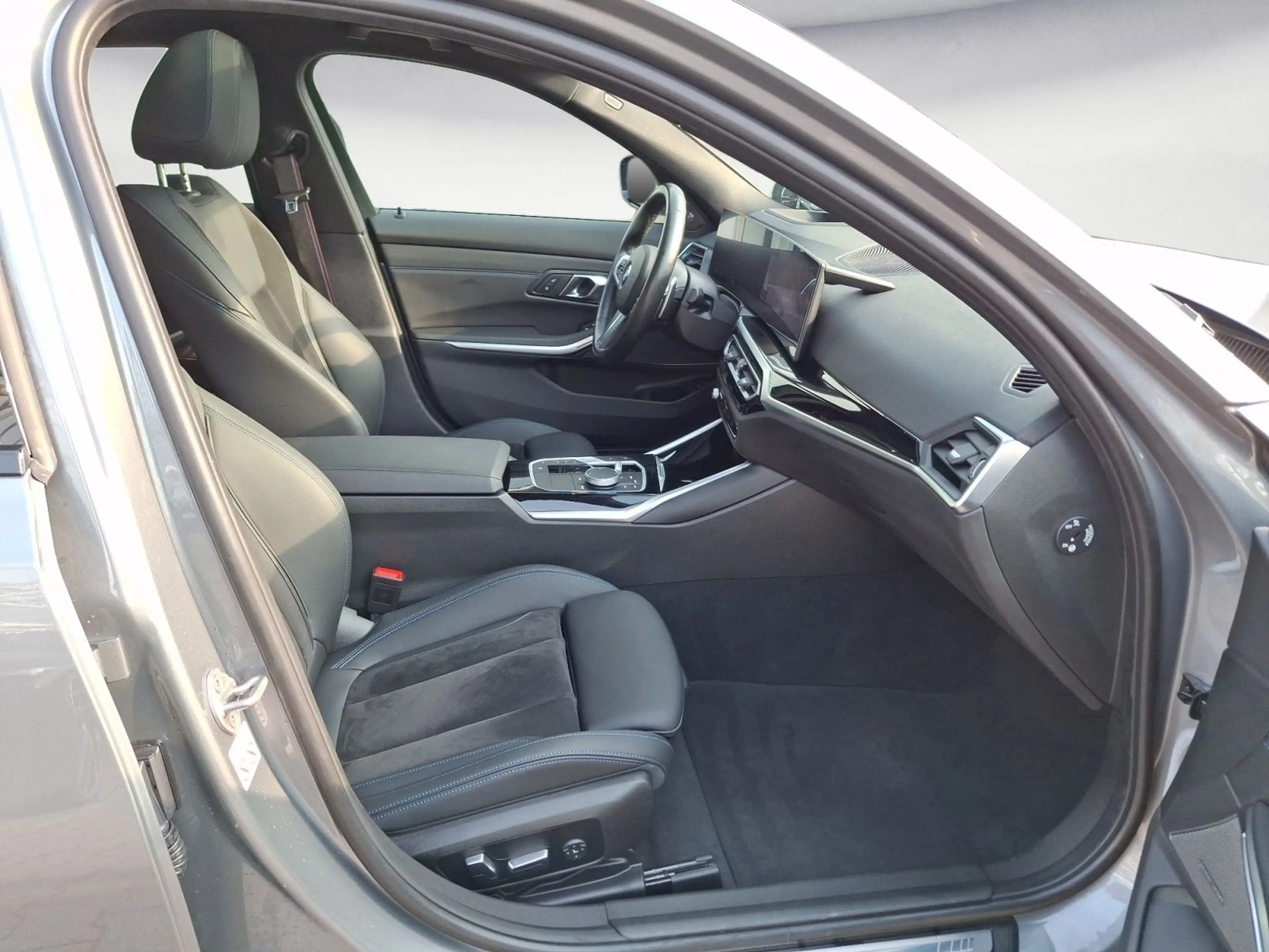 BMW 340 xDrive Limousine Glasdach Bluetooth PDC — photo 15