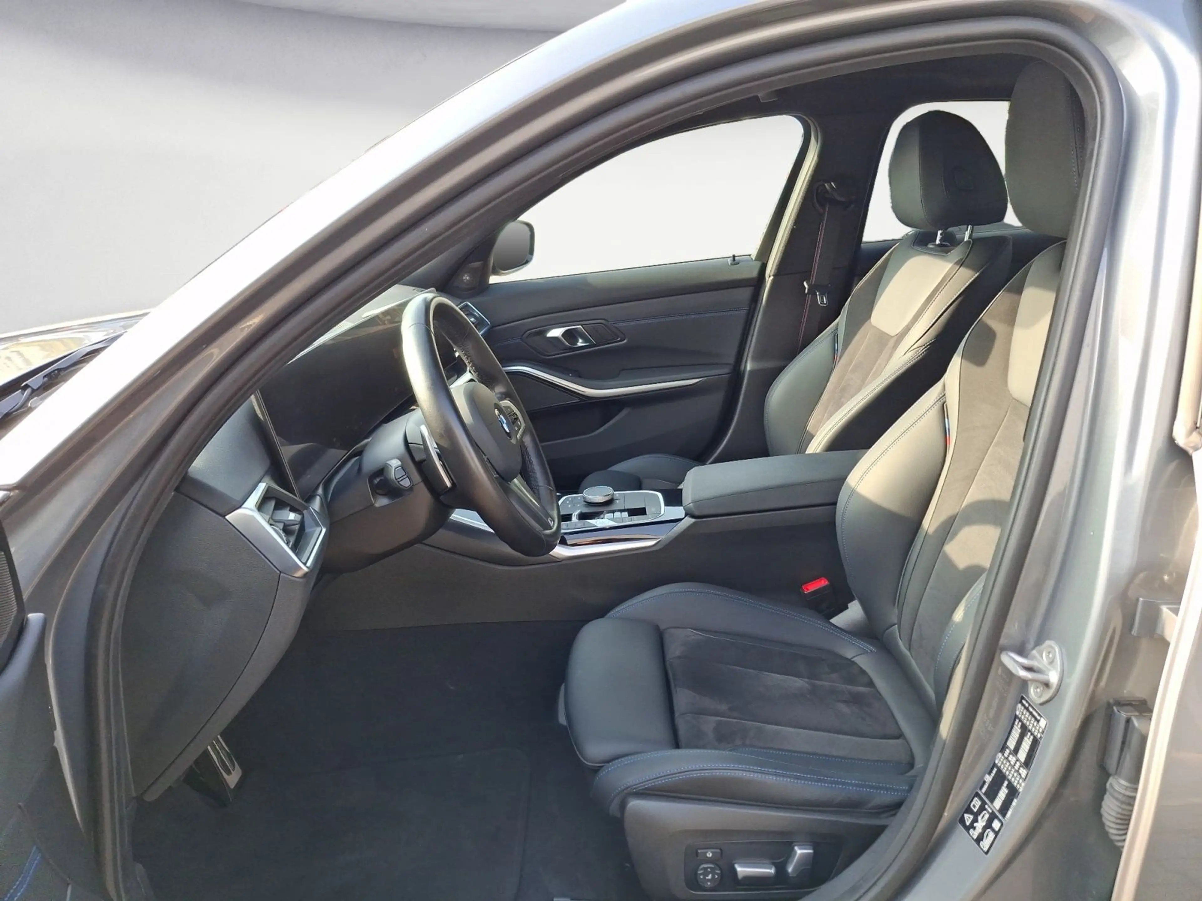 BMW 340 xDrive Limousine Glasdach Bluetooth PDC — photo 12