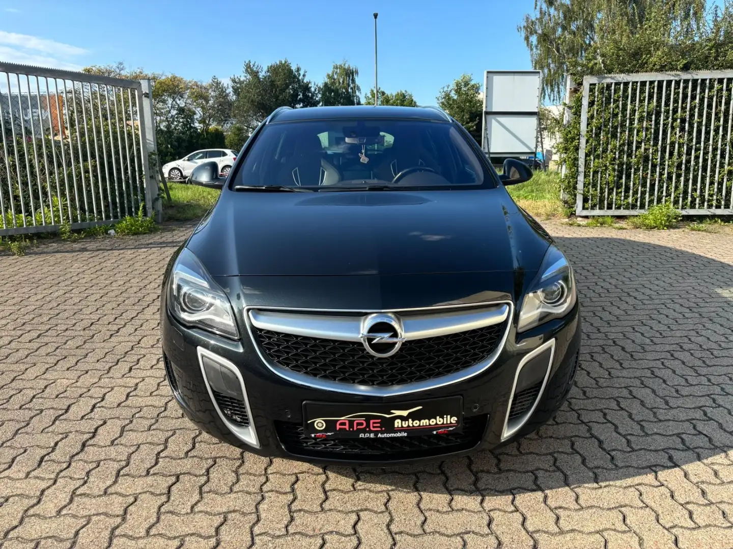 Opel Insignia A Sports Tourer OPC 4x4 Turbo Schwarz - 2