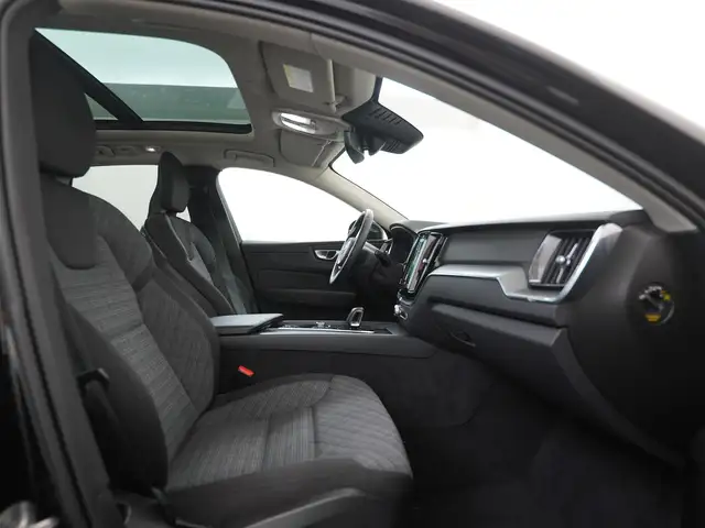 Volvo XC60 view 3