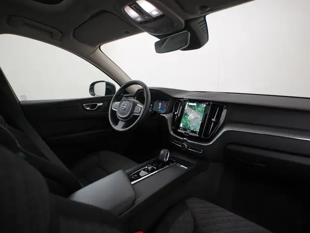 Volvo XC60 view 2