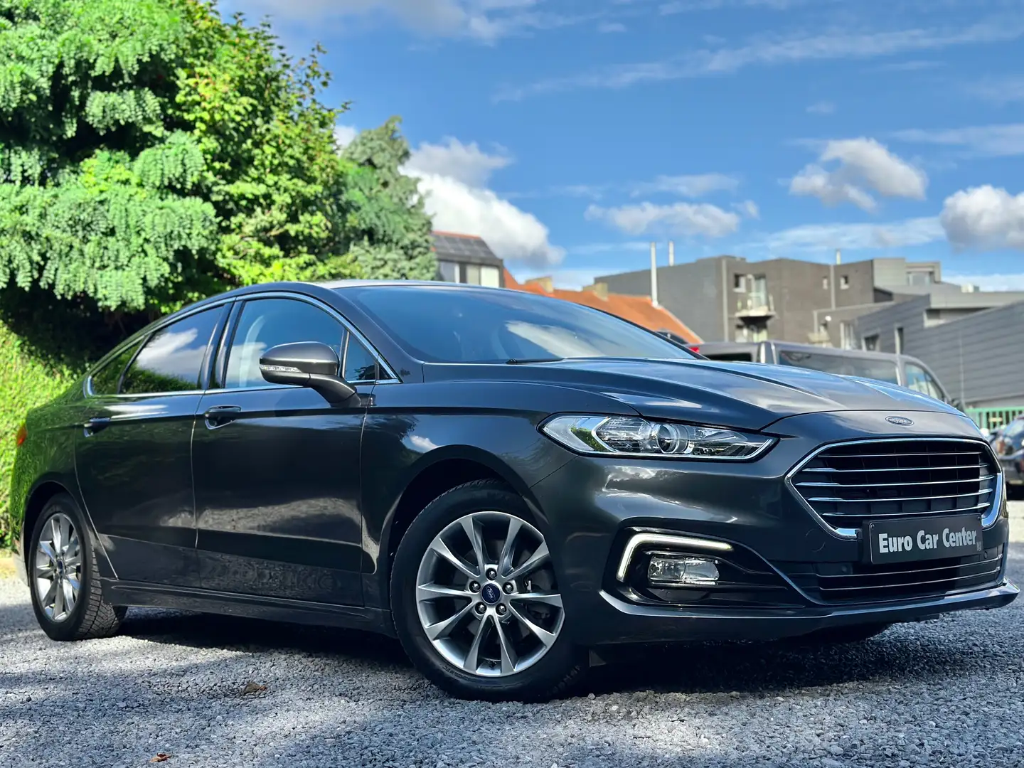 Ford Mondeo 2.0 E/B Hybr. XHEV Titanium Aut. Brun - 2