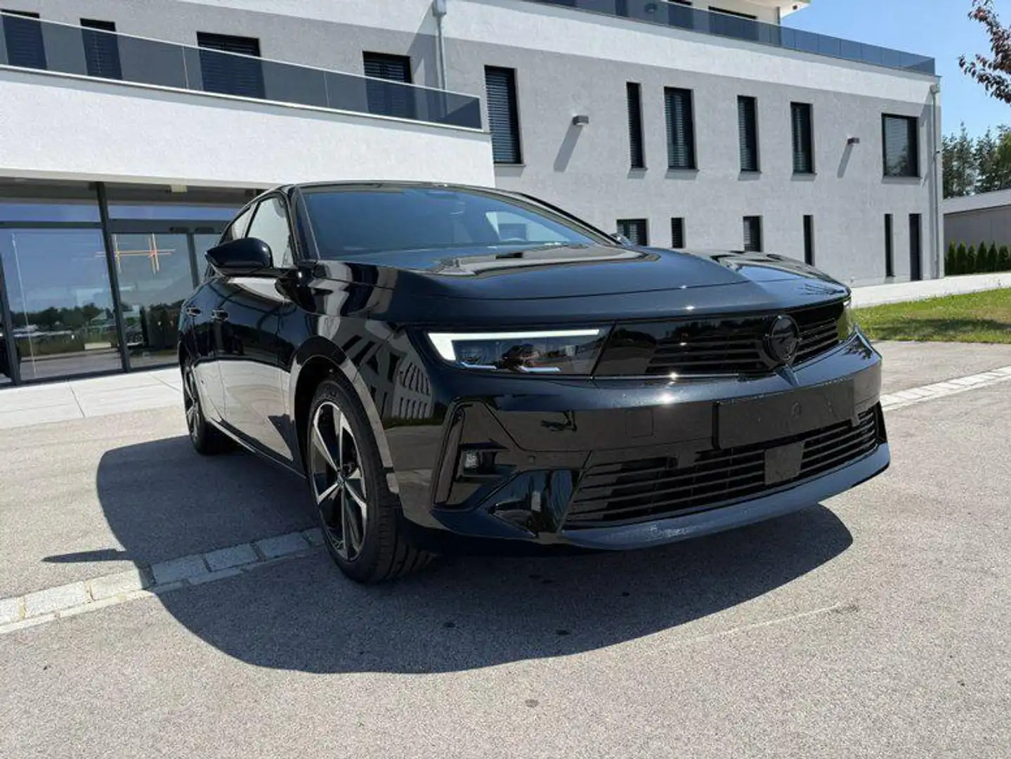 Opel Astra GS 1.2 Turbo 8-Gang Automatikgetriebe 96 kW (13... Schwarz - 2