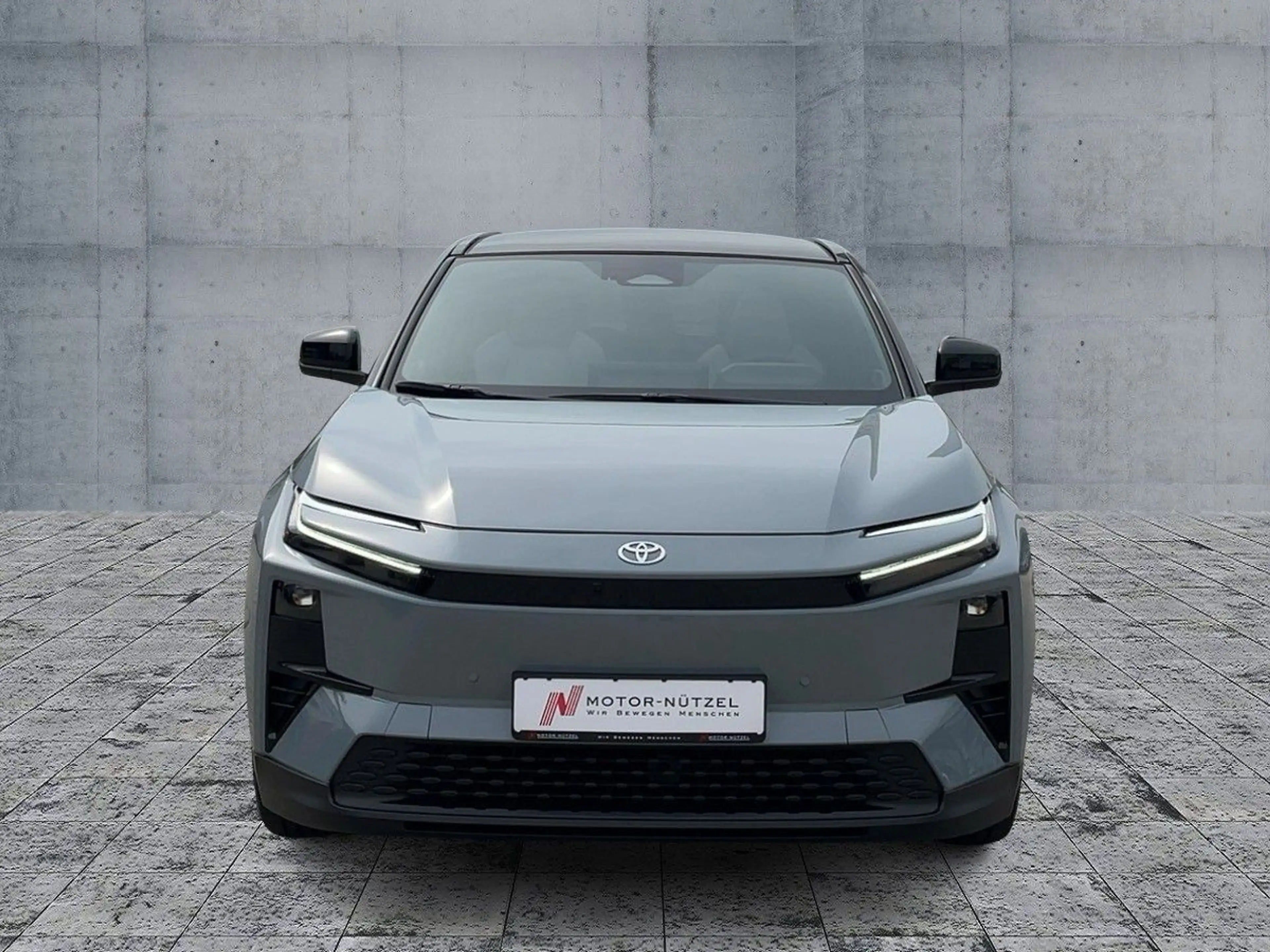 Toyota C-HR + 77 kWh // Lounge // Allrad + Sky & Sound P — photo 3