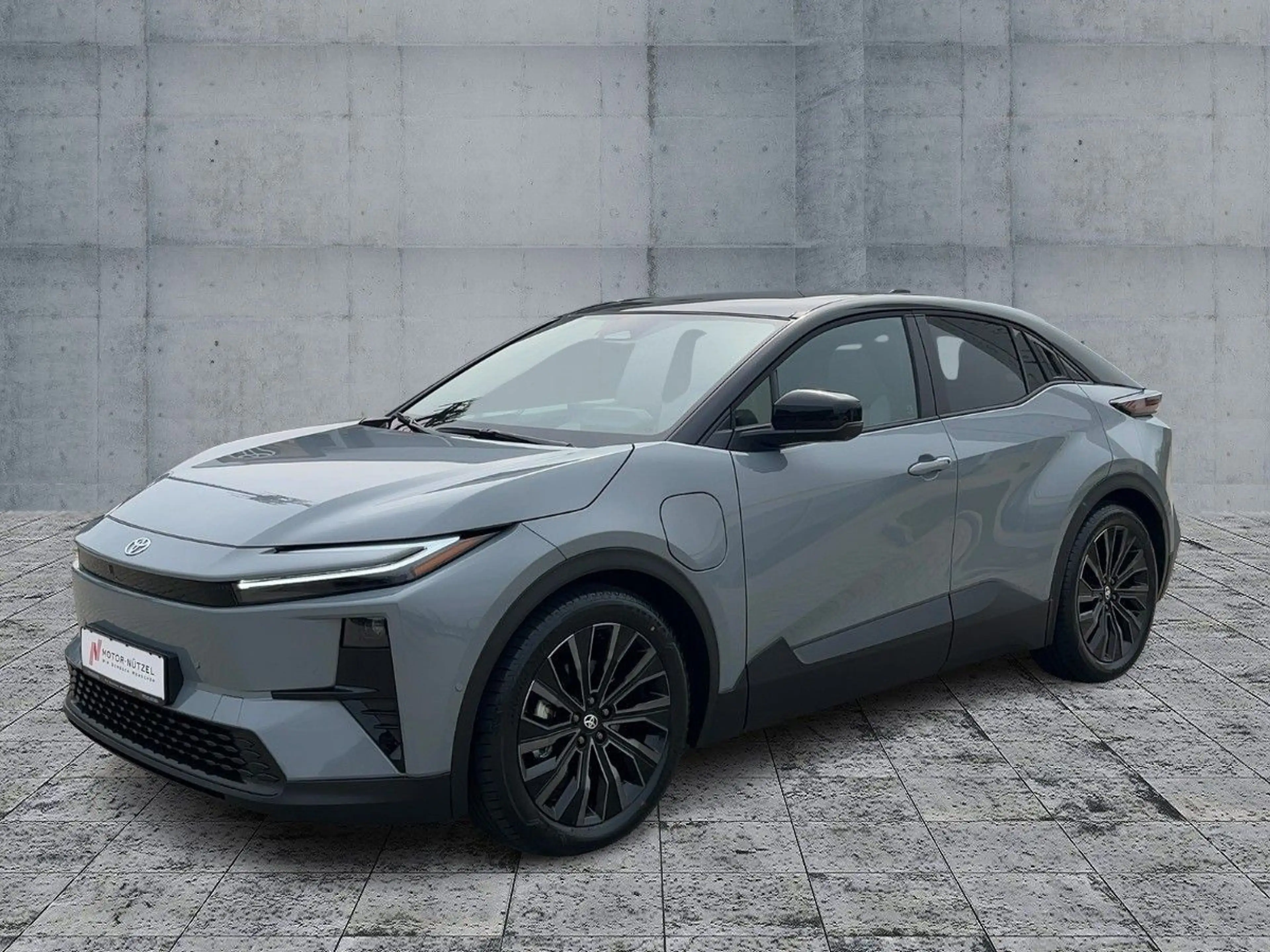 Toyota C-HR + 77 kWh // Lounge // Allrad + Sky & Sound P — photo 2