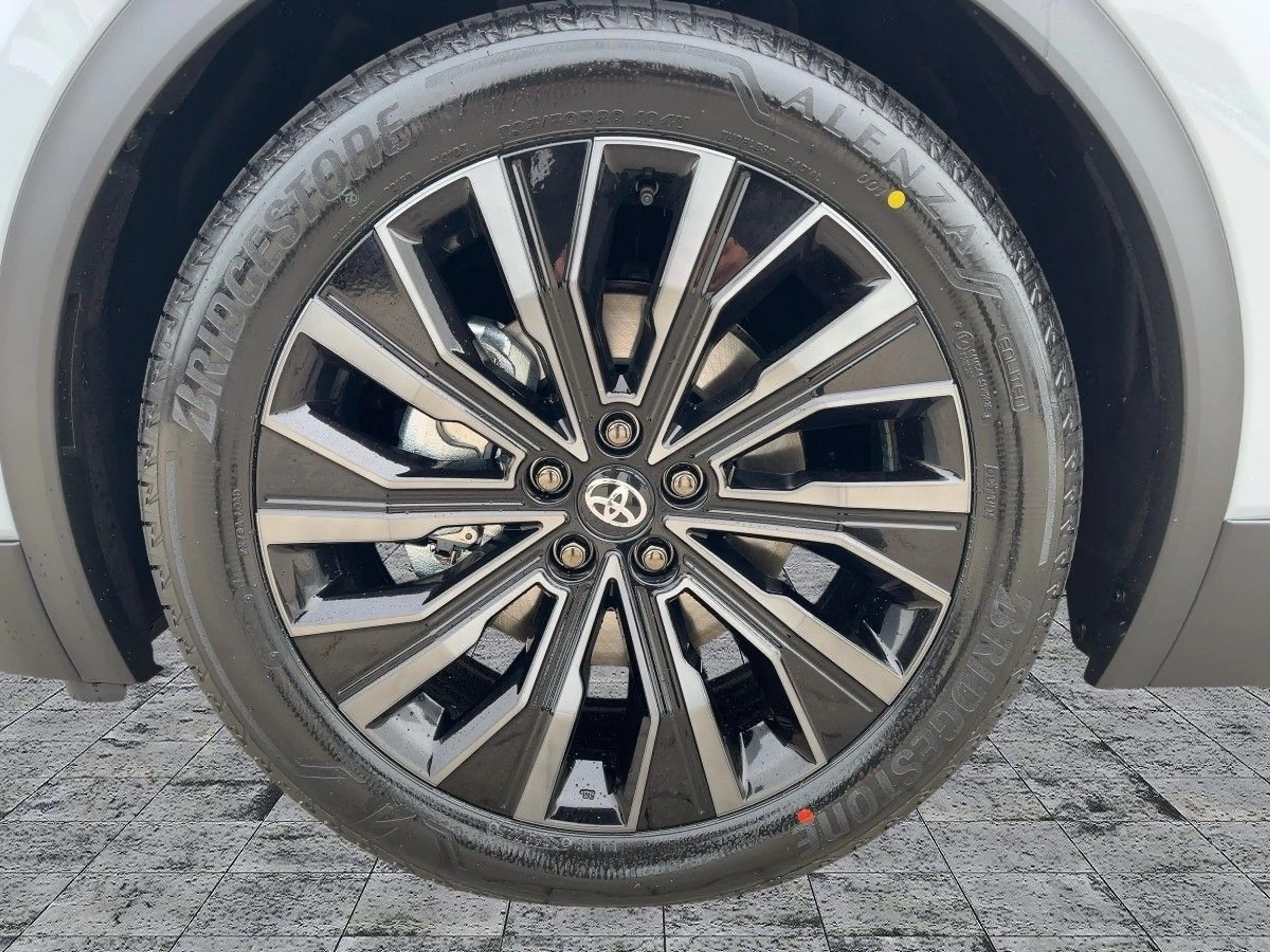 Toyota C-HR + 77 kWh // Lounge // Allrad + Sky & Sound P — photo 8