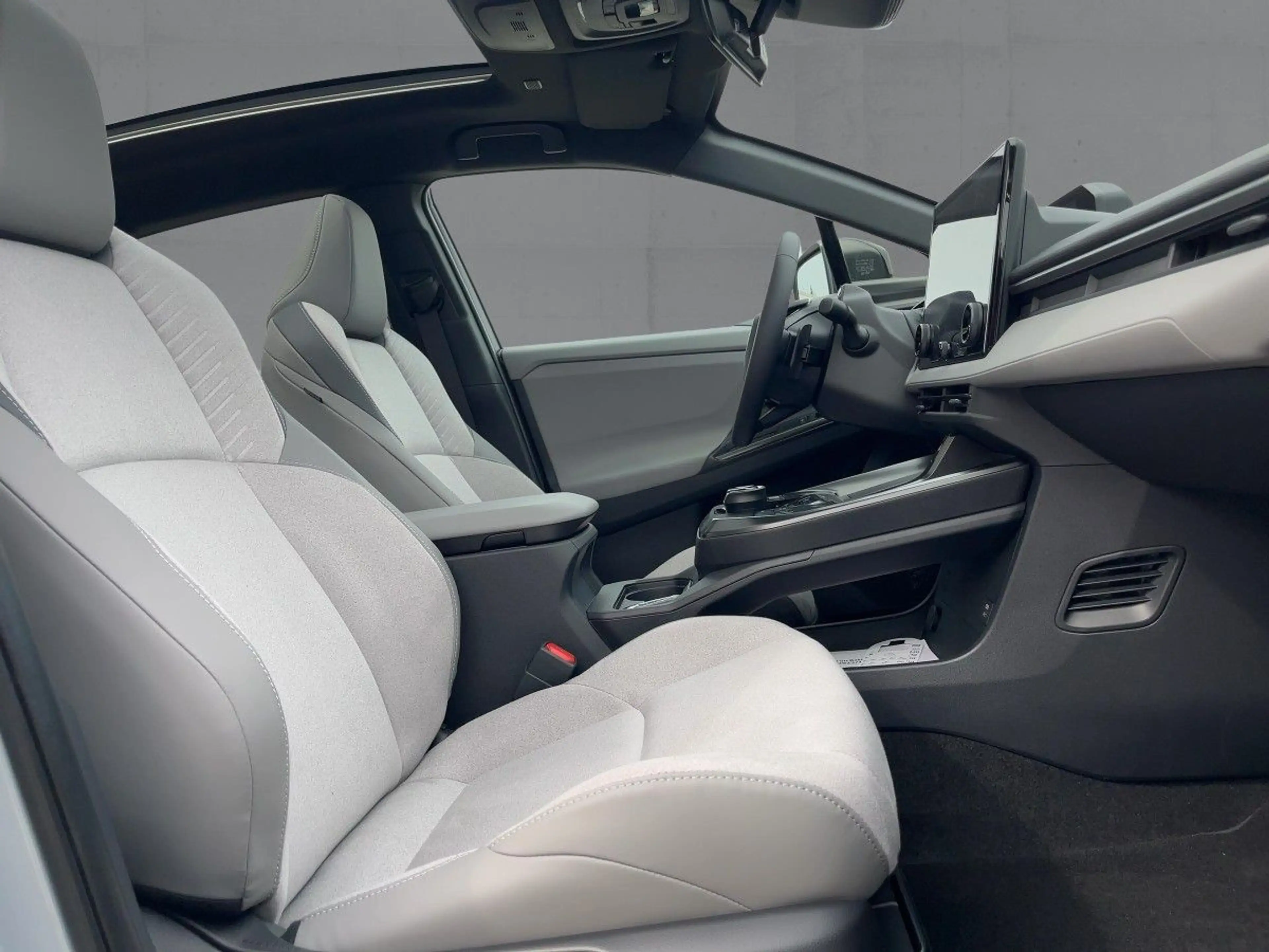 Toyota C-HR + 77 kWh // Lounge // Allrad + Sky & Sound P — photo 12