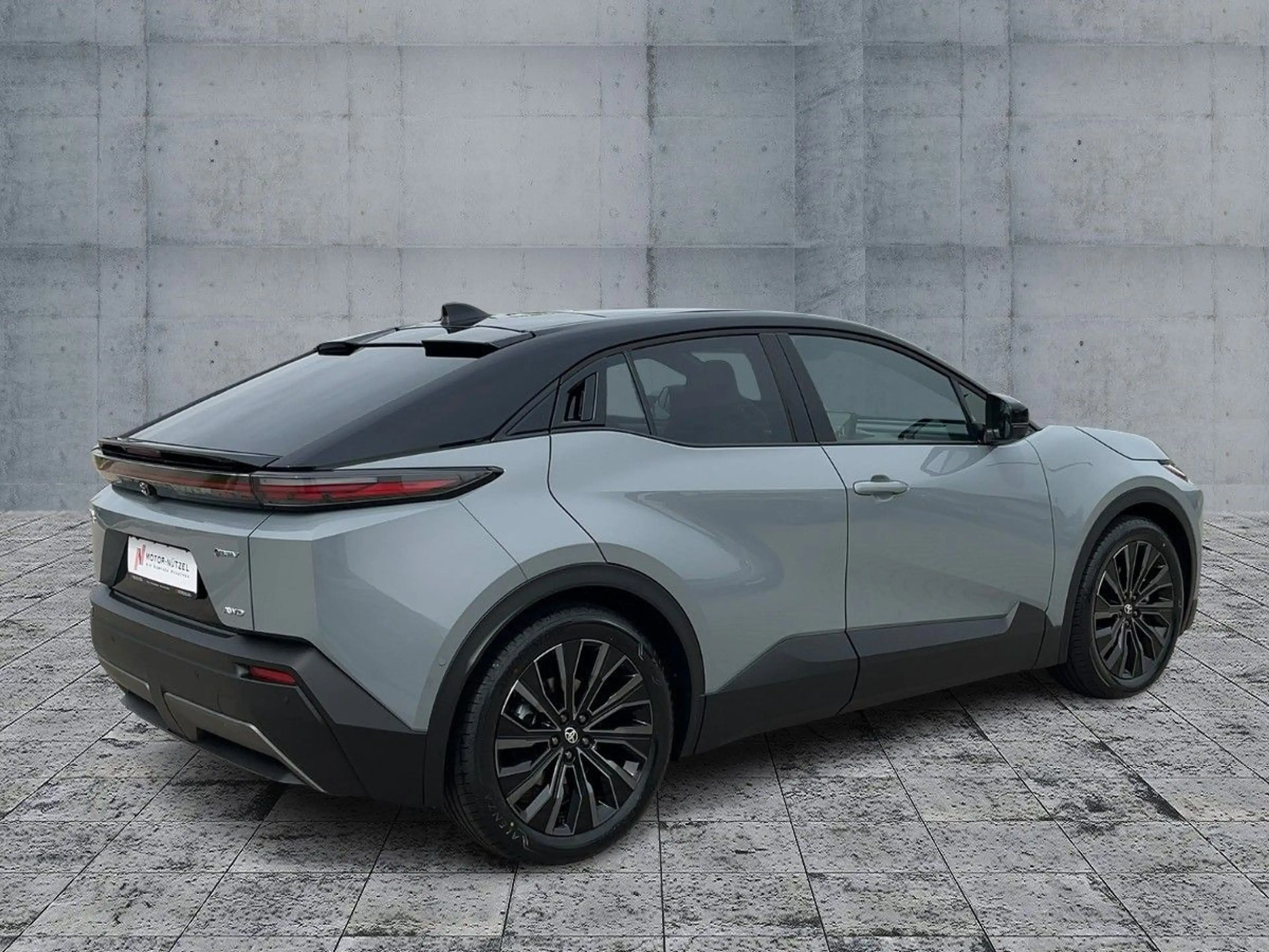 Toyota C-HR + 77 kWh // Lounge // Allrad + Sky & Sound P — photo 6