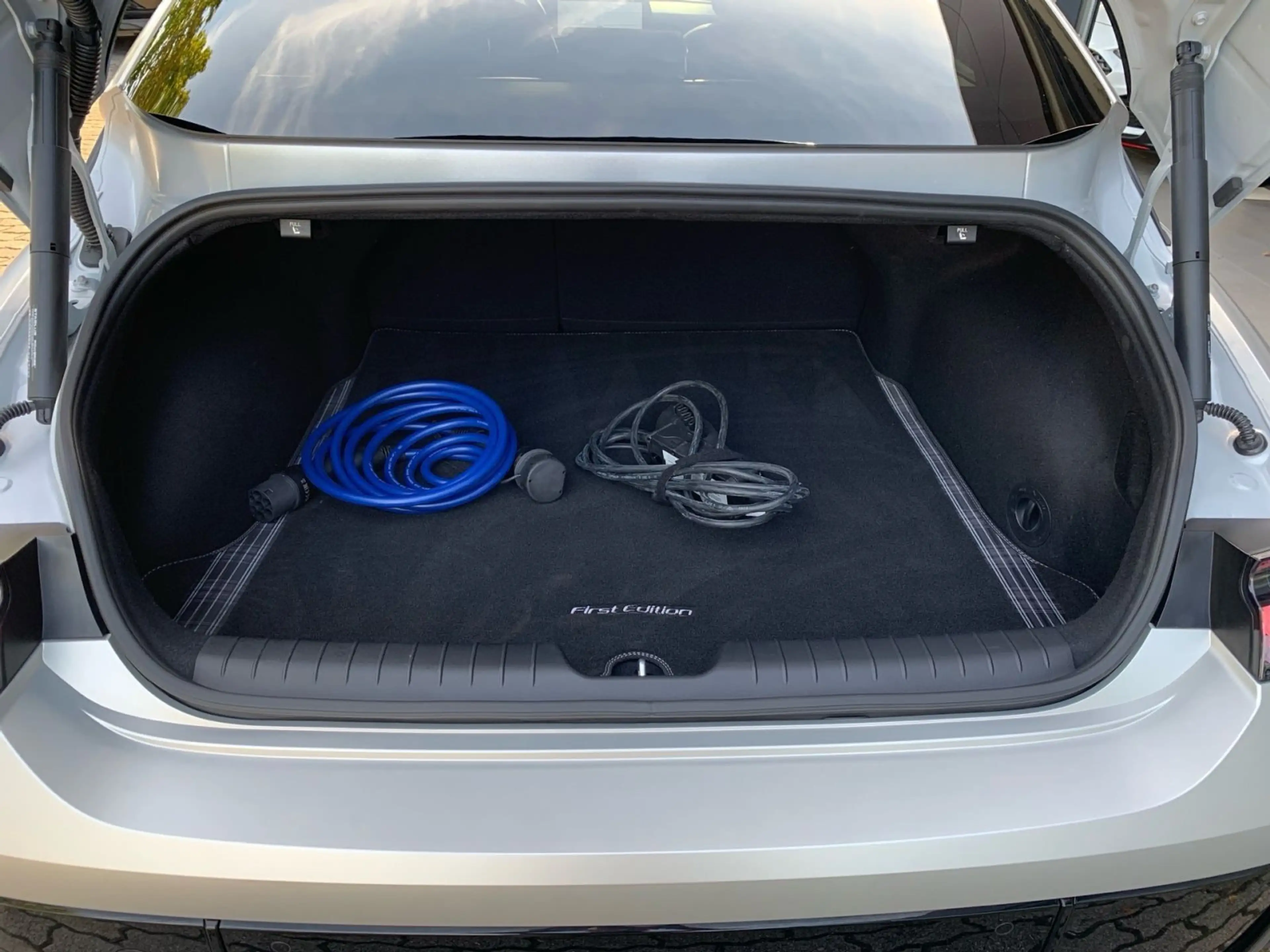Hyundai IONIQ 6 First Edition/First Ed-Paket Elektro 4WD — photo 13