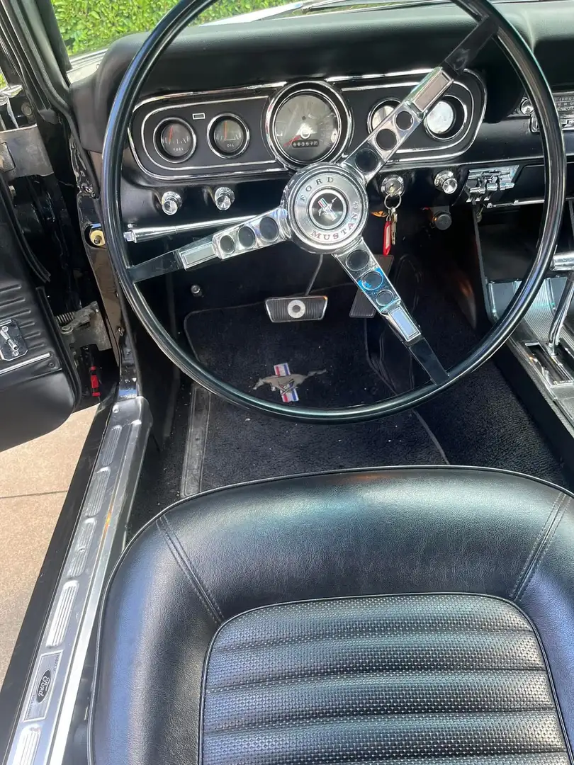 Ford Mustang oldtimer V8 met sportuitlaat Noir - 2