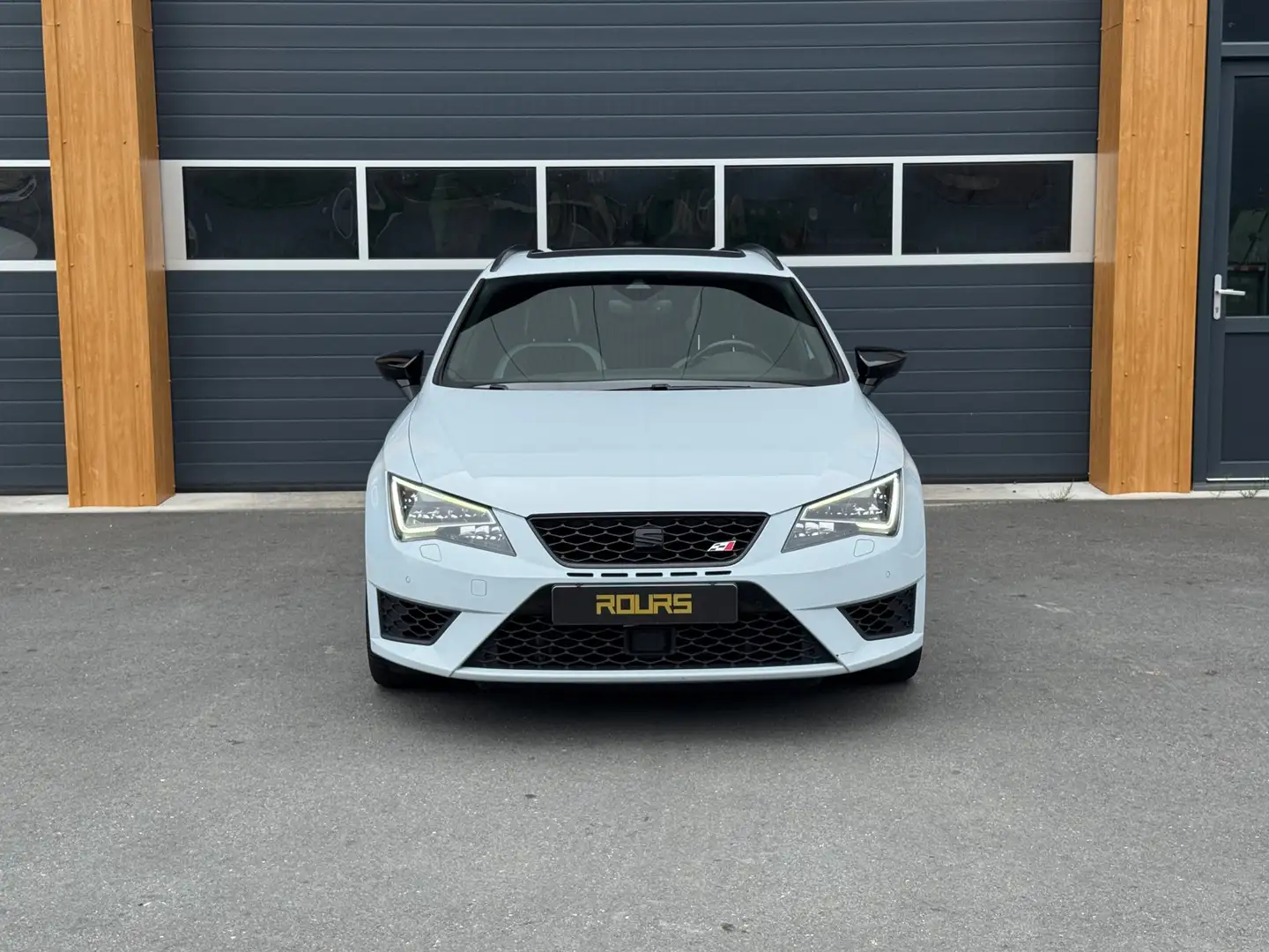 SEAT Leon ST 2.0 TSI Cupra 290 Connect|ACC|PANO|Stoel.V Wit - 2