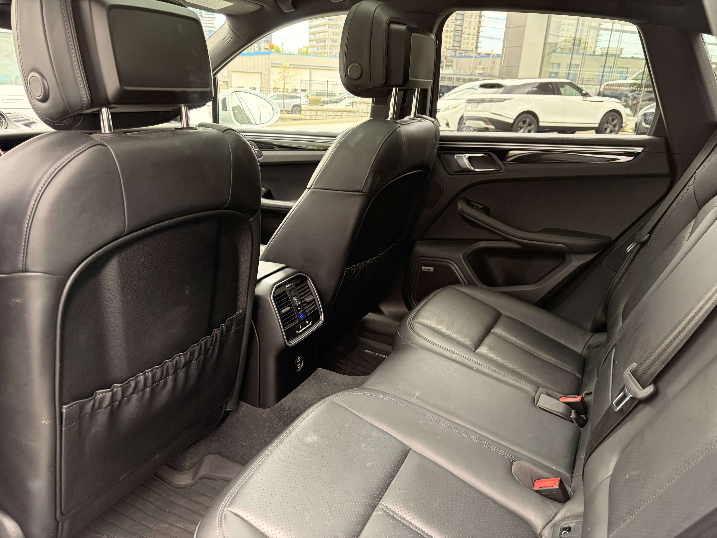 2023 Porsche Macan S thumb 28