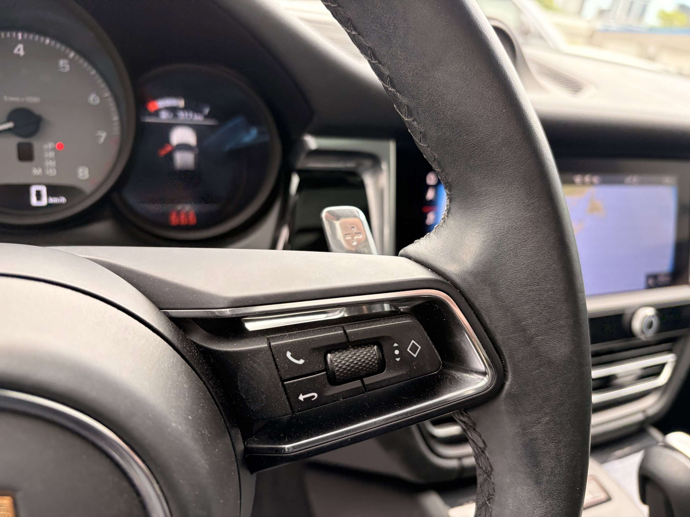2023 Porsche Macan S thumb 21