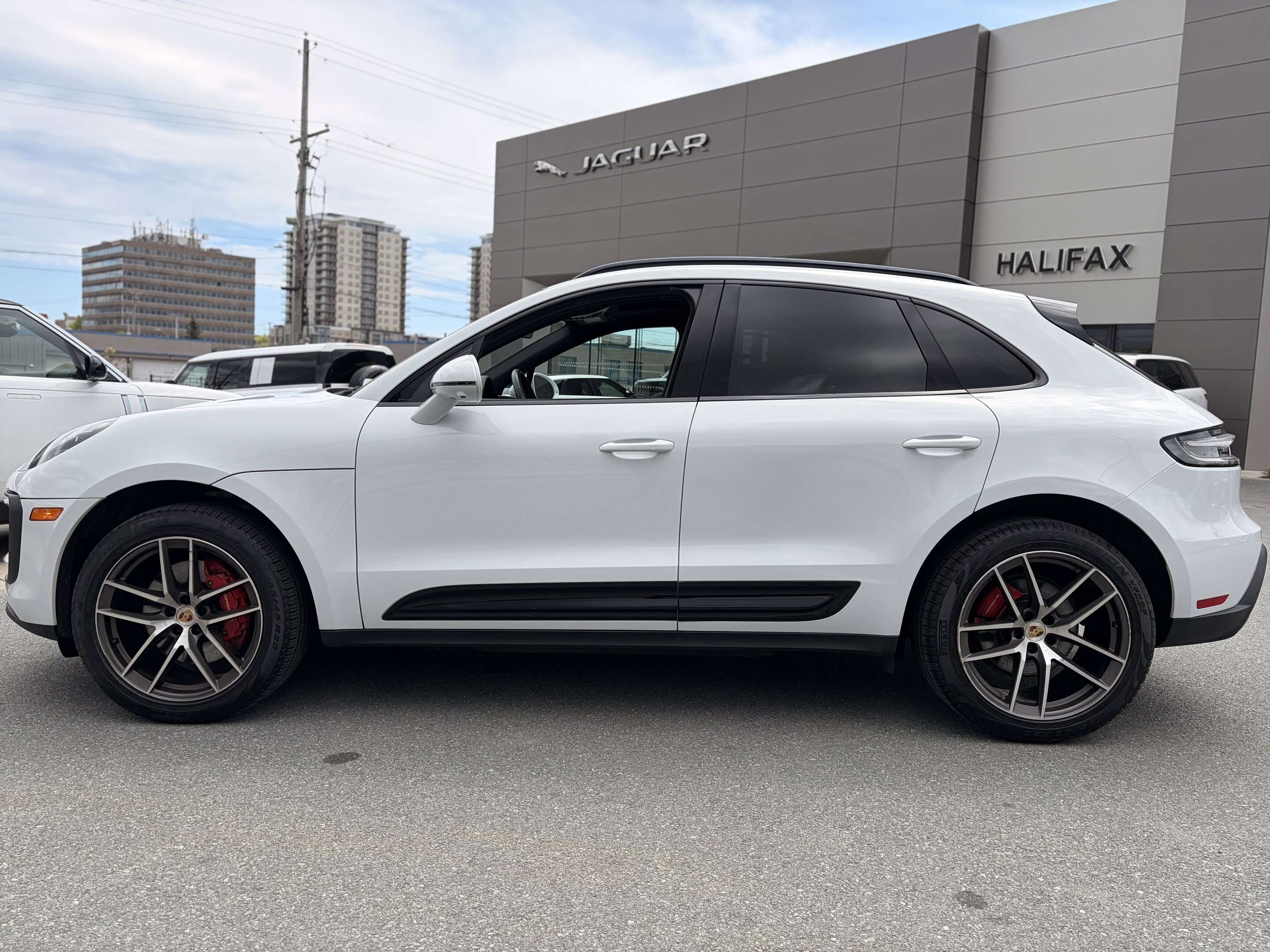 2023 Porsche Macan S alt 4
