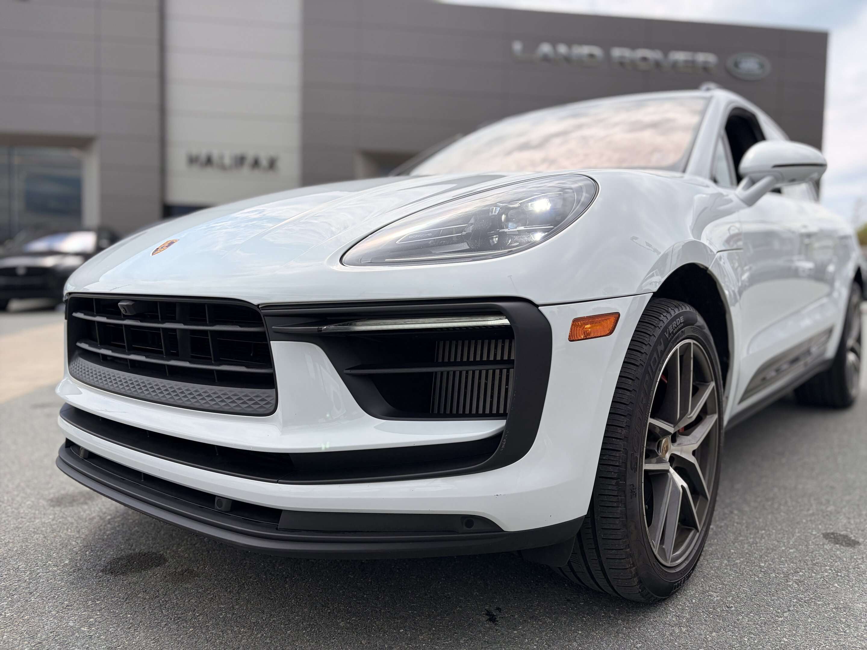 2023 Porsche Macan S alt 2