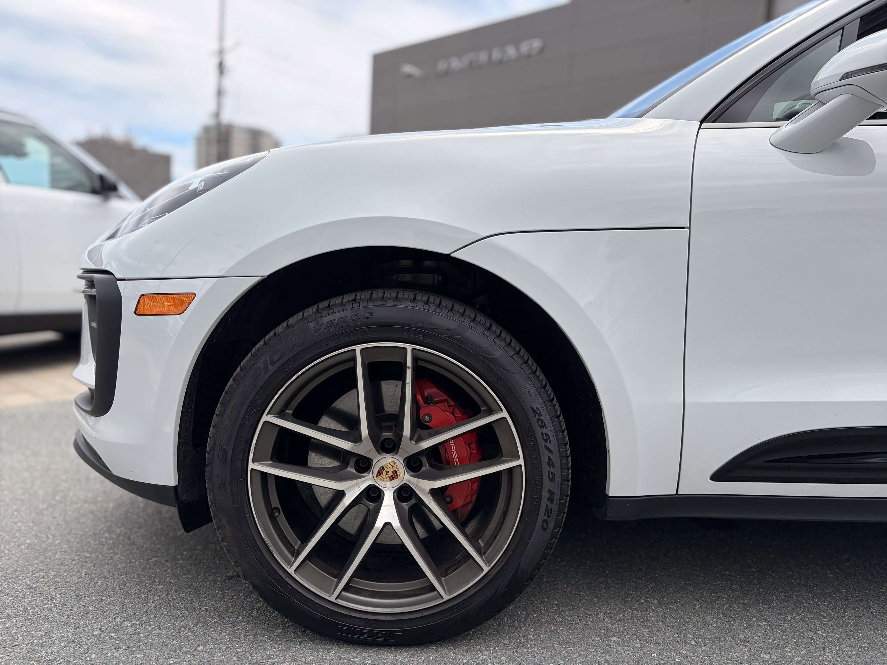 2023 Porsche Macan S alt 3
