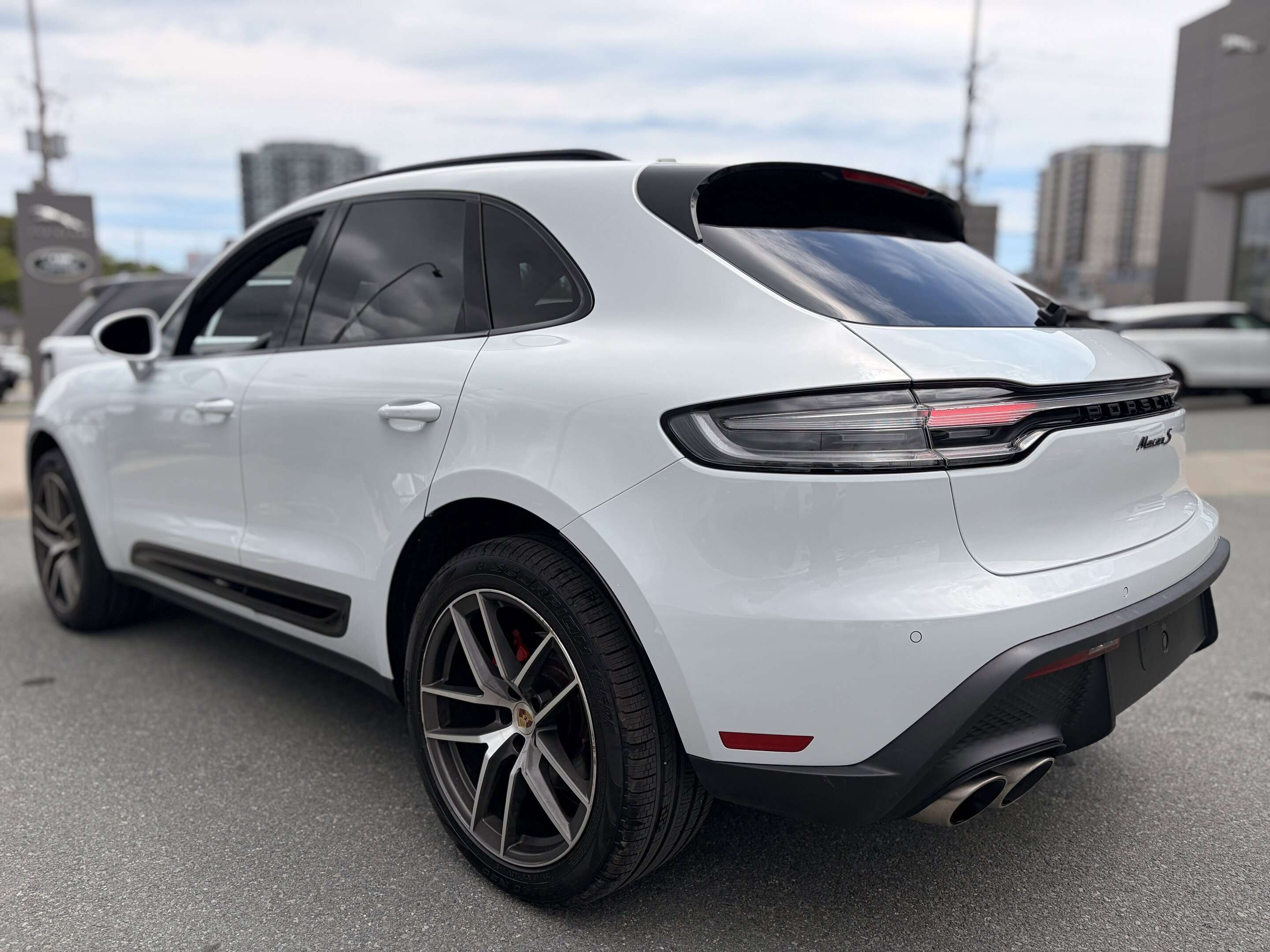 2023 Porsche Macan S thumb 7
